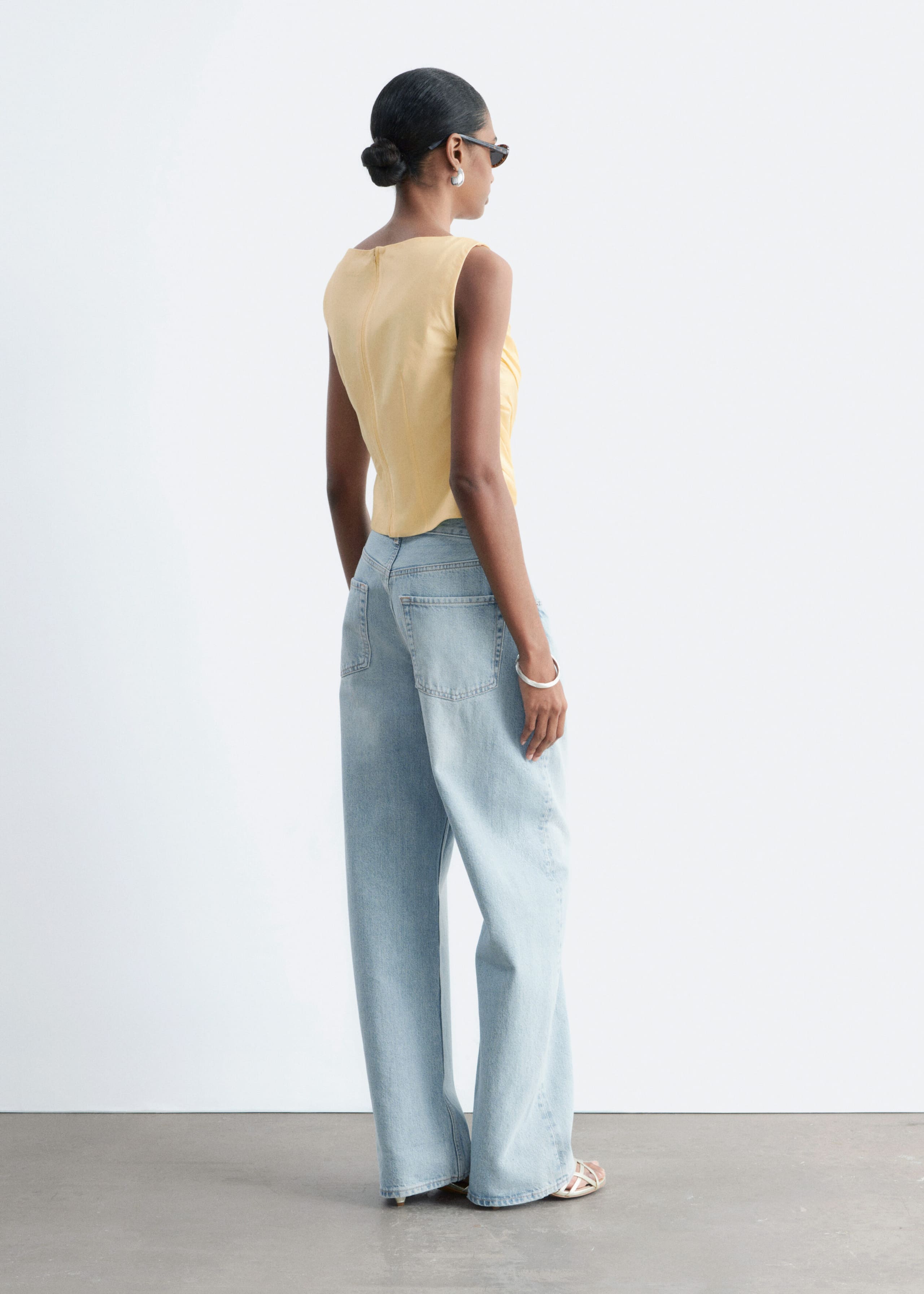 Image of Top in tessuto lavorato con scollo a barchetta