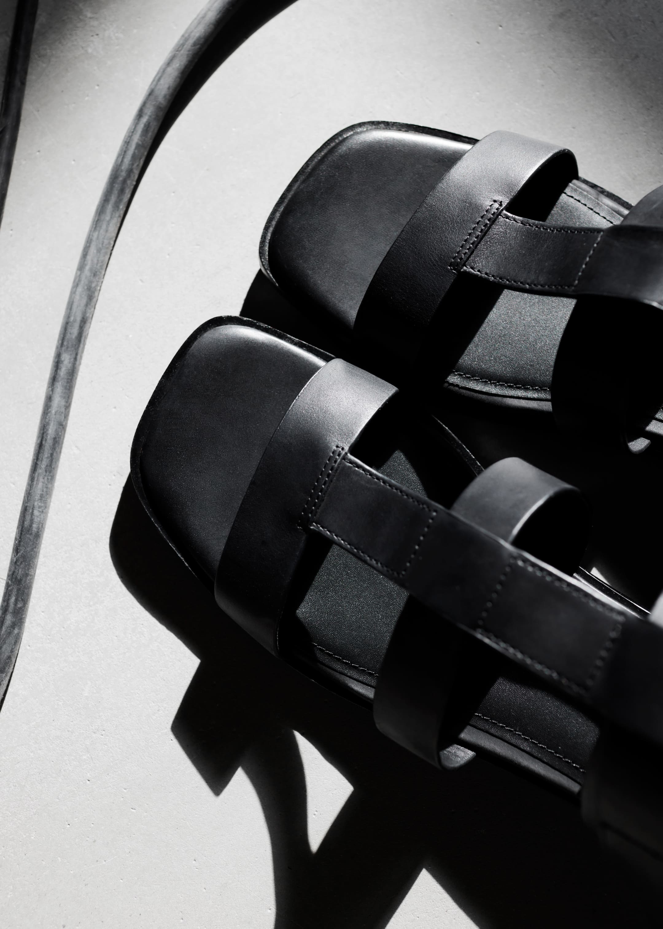Grösseres Bild ansehen: Ledersandalen mit Knöchelriemen - Schwarz - DAMEN | H&M CH 3