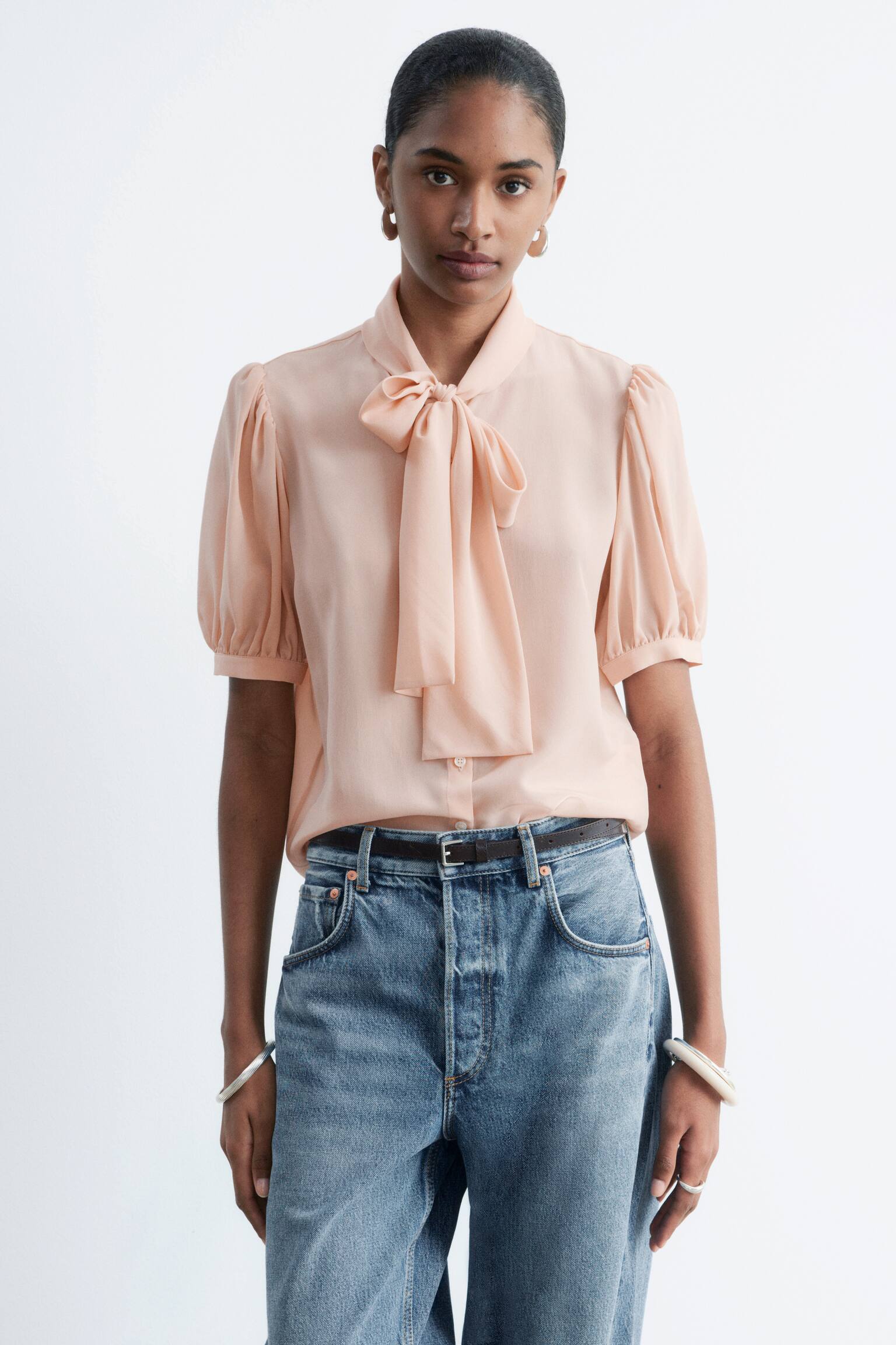 Blouse en soie à imprimés et nœud lavallière - Beige chaud - 1