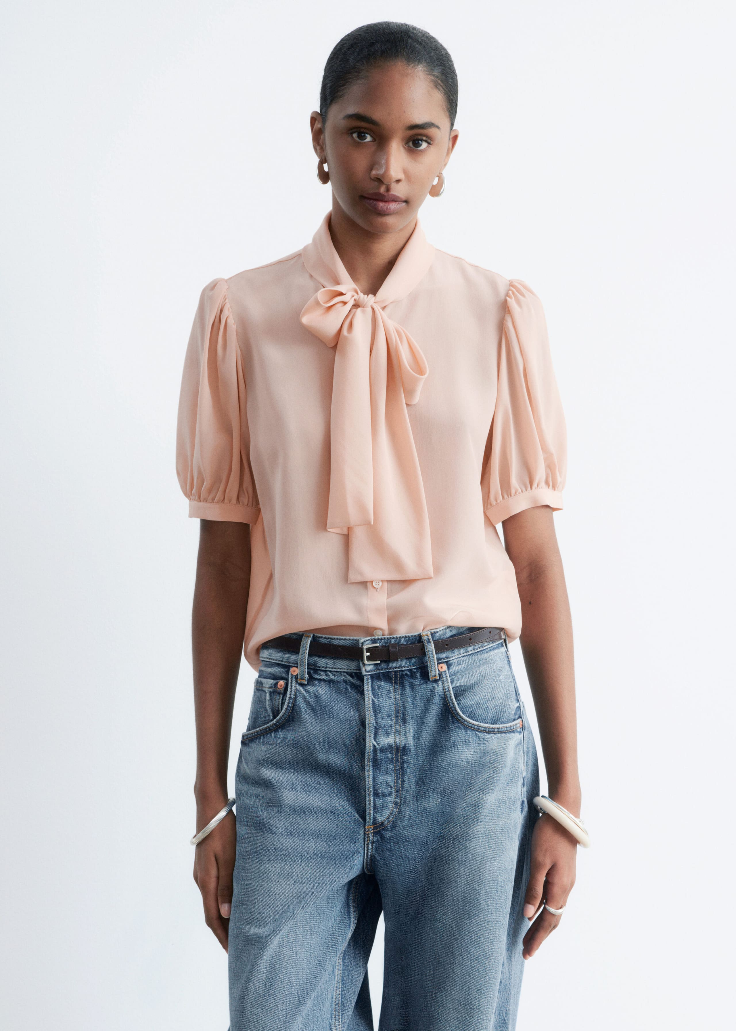 Image of Blouse en soie à imprimés et nœud lavallière