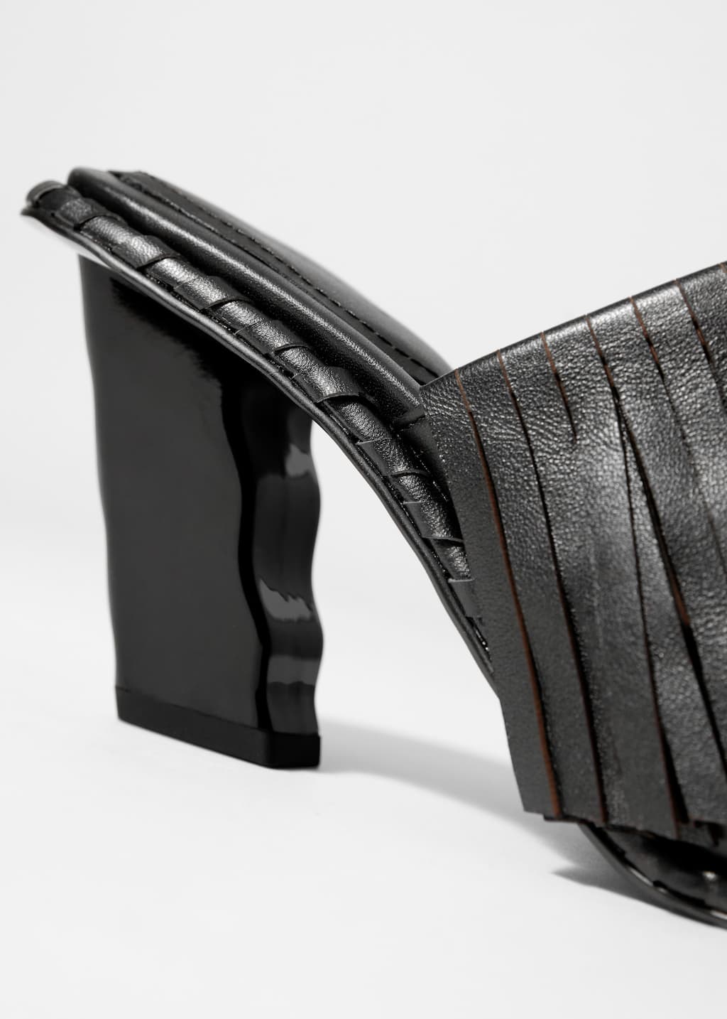 Image of Mules in pelle con frange