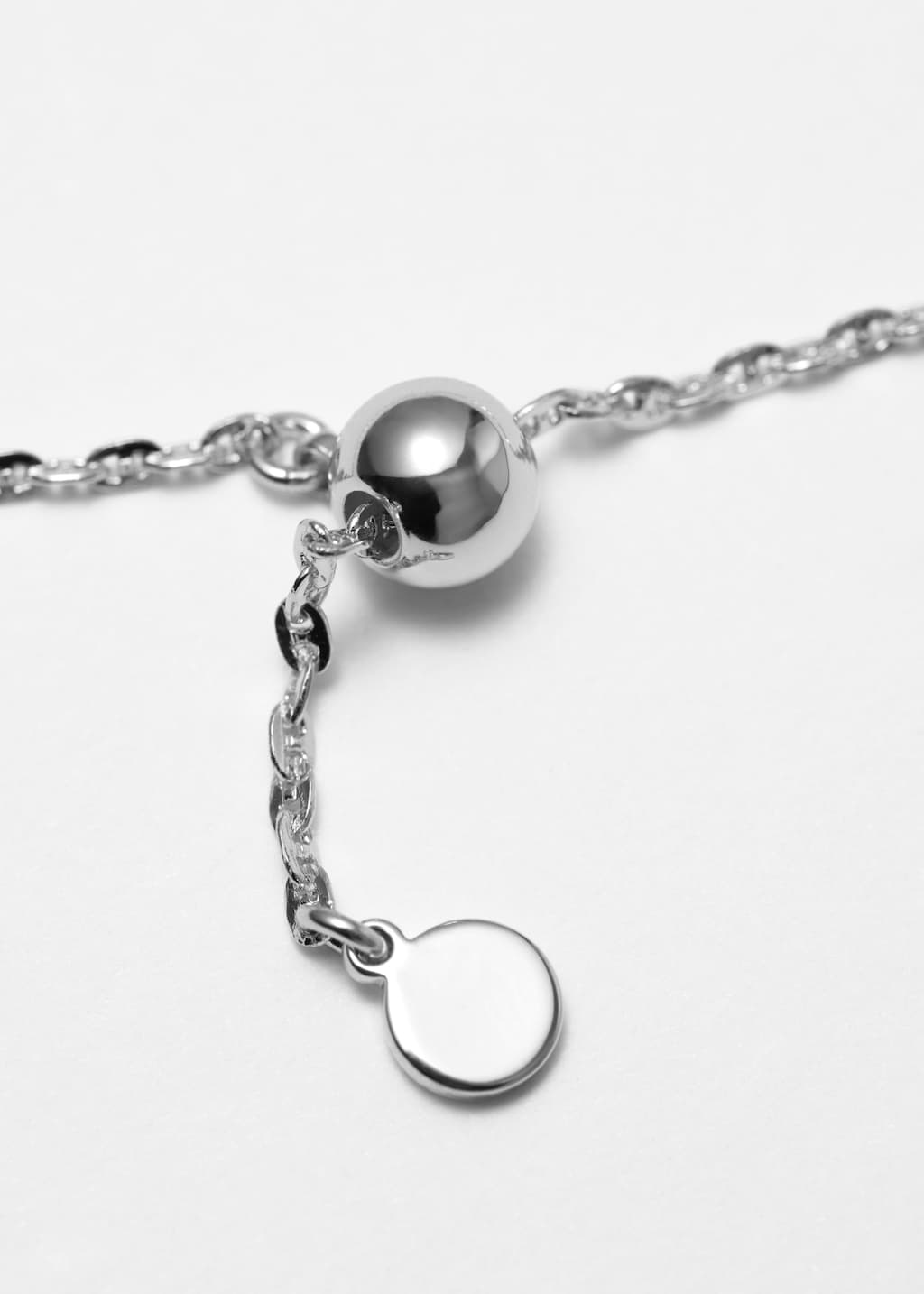 Pulsera de cadena minimalista - {{variantName}} - Detalle descriptivo