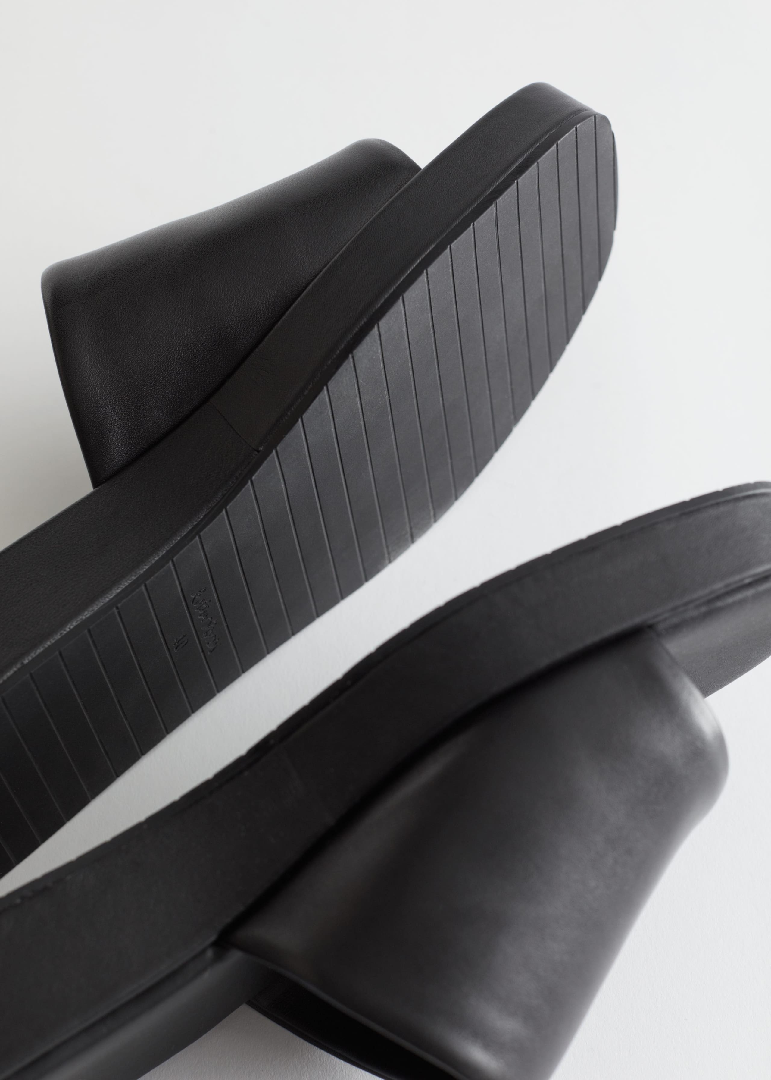 Leather Platform Sandals - {{variantName}} - Detalle descriptivo