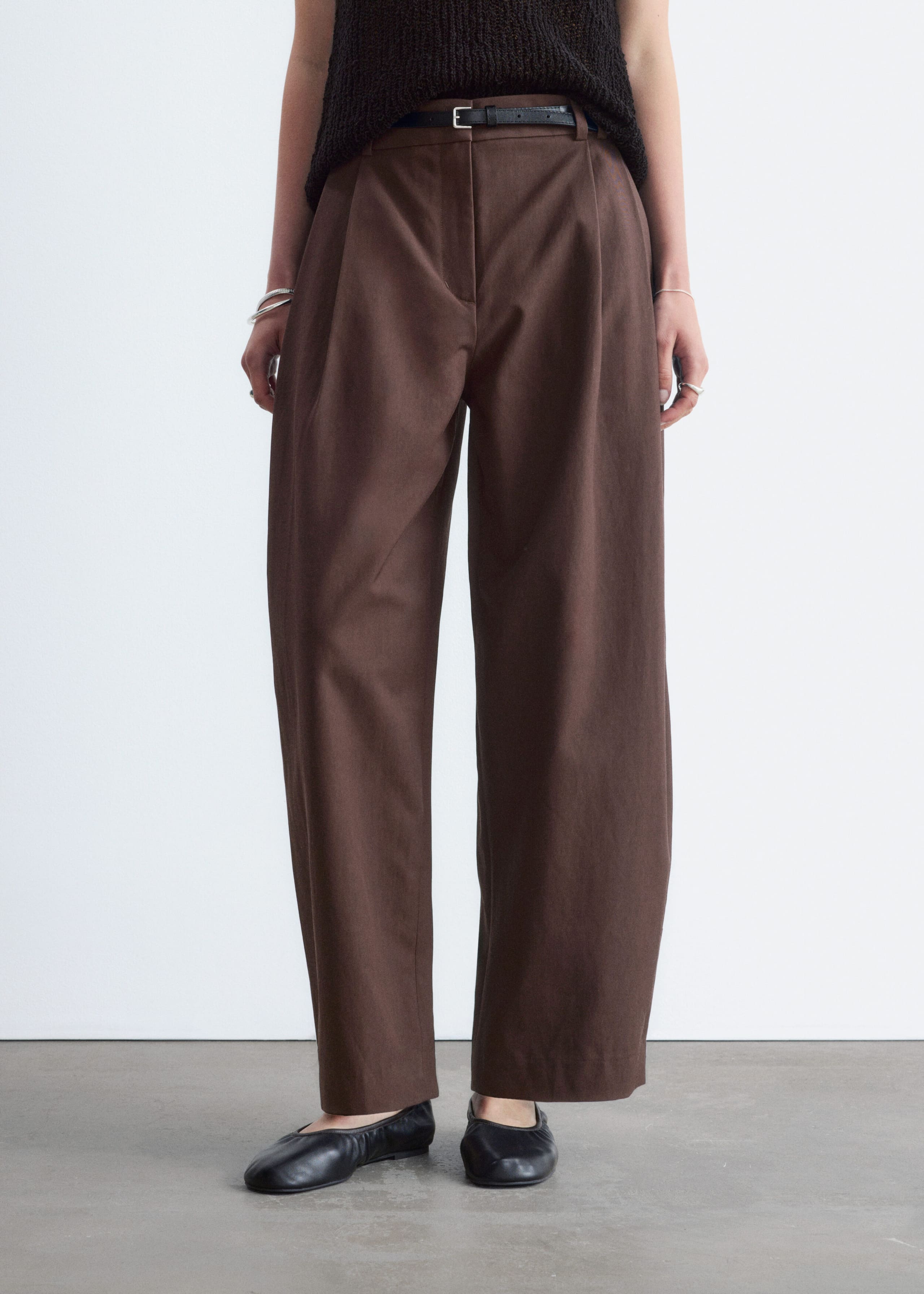 Barrel‑Leg Cropped Trousers - Off White - Lookbook