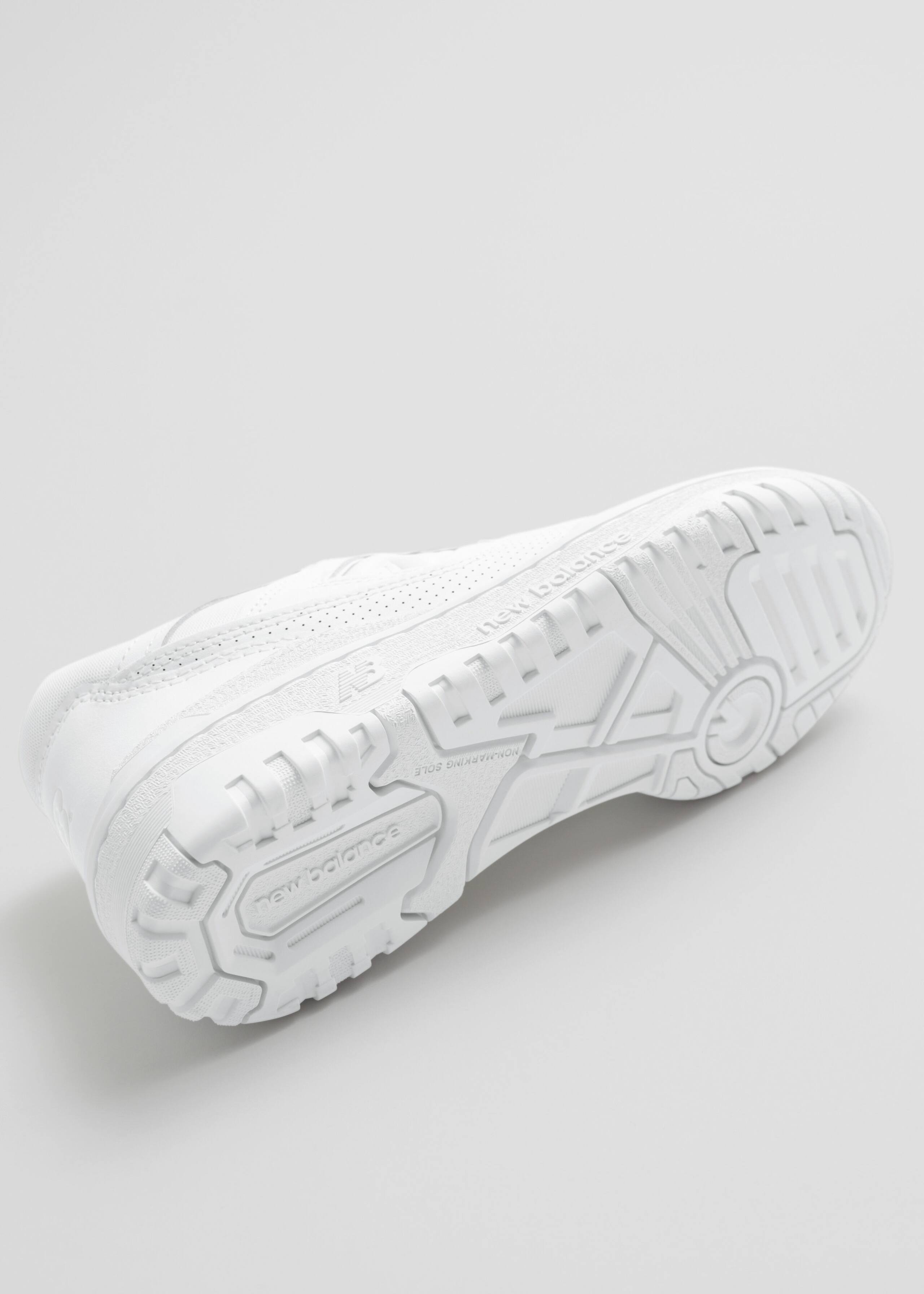 New Balance 550 C Sneaker - {{variantName}} - Descriptive Detail