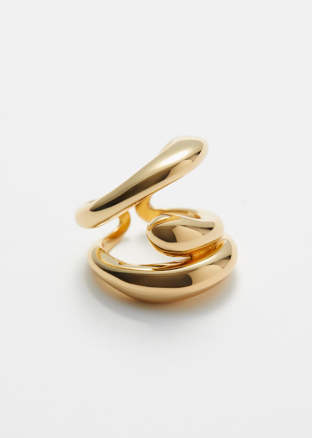 Anillo escultórico audaz