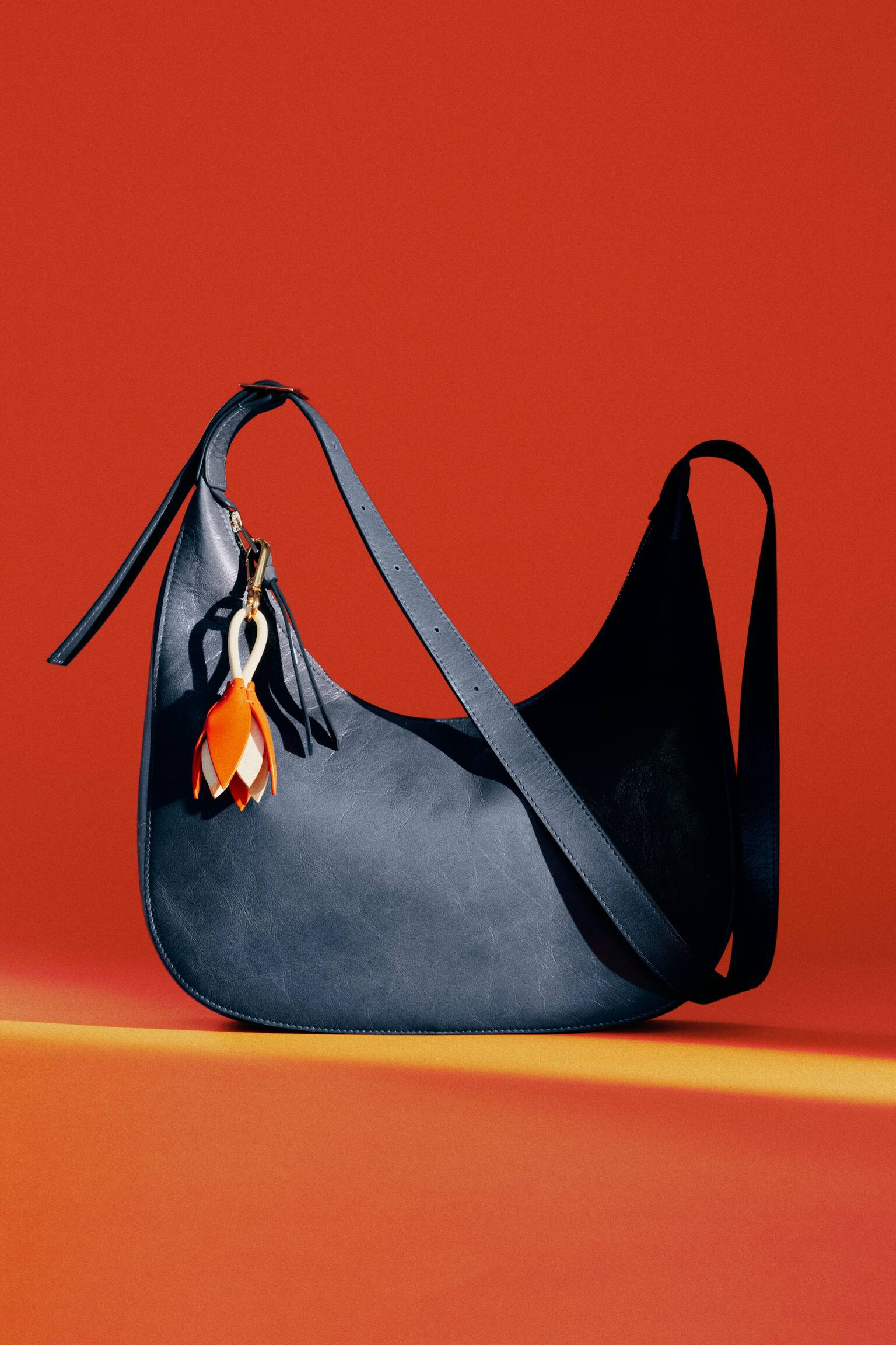 En crossbody-taske i halvmåneform - Dusty Blue/Mintgrøn/Beige/Mørkebrun - 3