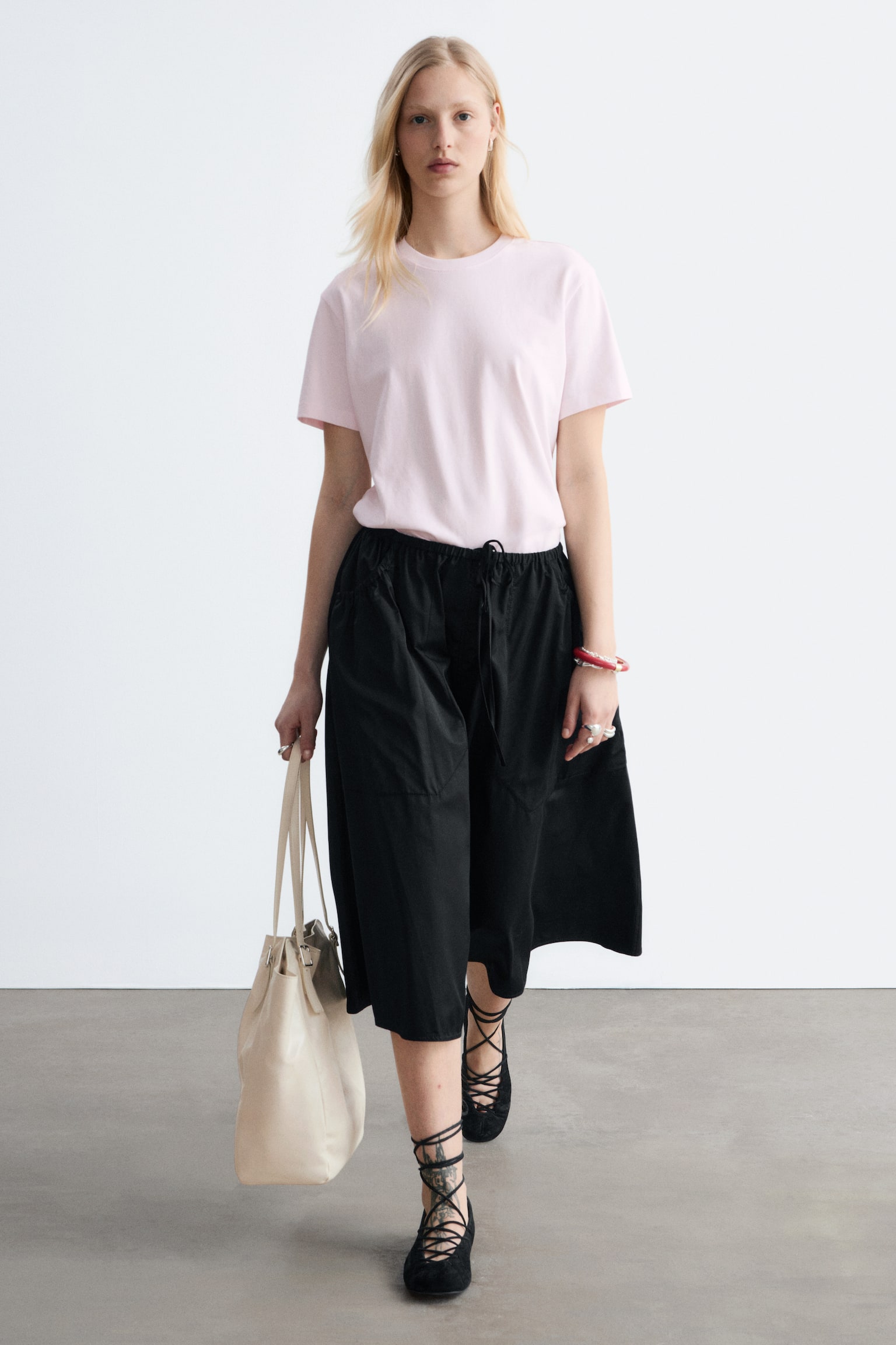 T-shirt i bomull med rund hals - Ljusrosa/Lila/Vit/Rosa/brunrandig/Marinblå/vit/randig/Ljusblå/Gul/Mörkbrun/Svart/Röd - 3