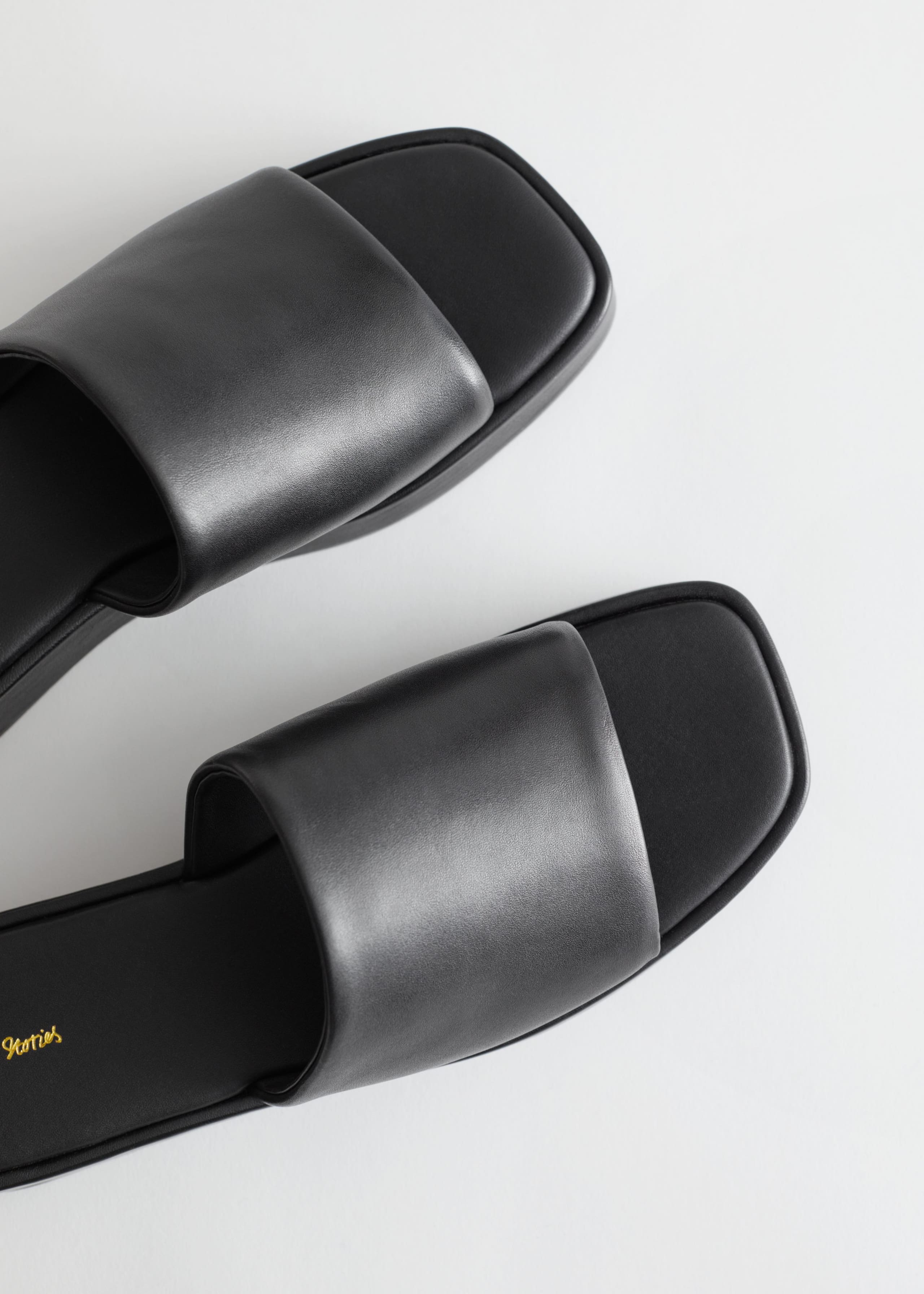 Leather Platform Sandals - {{variantName}} - Detalle descriptivo