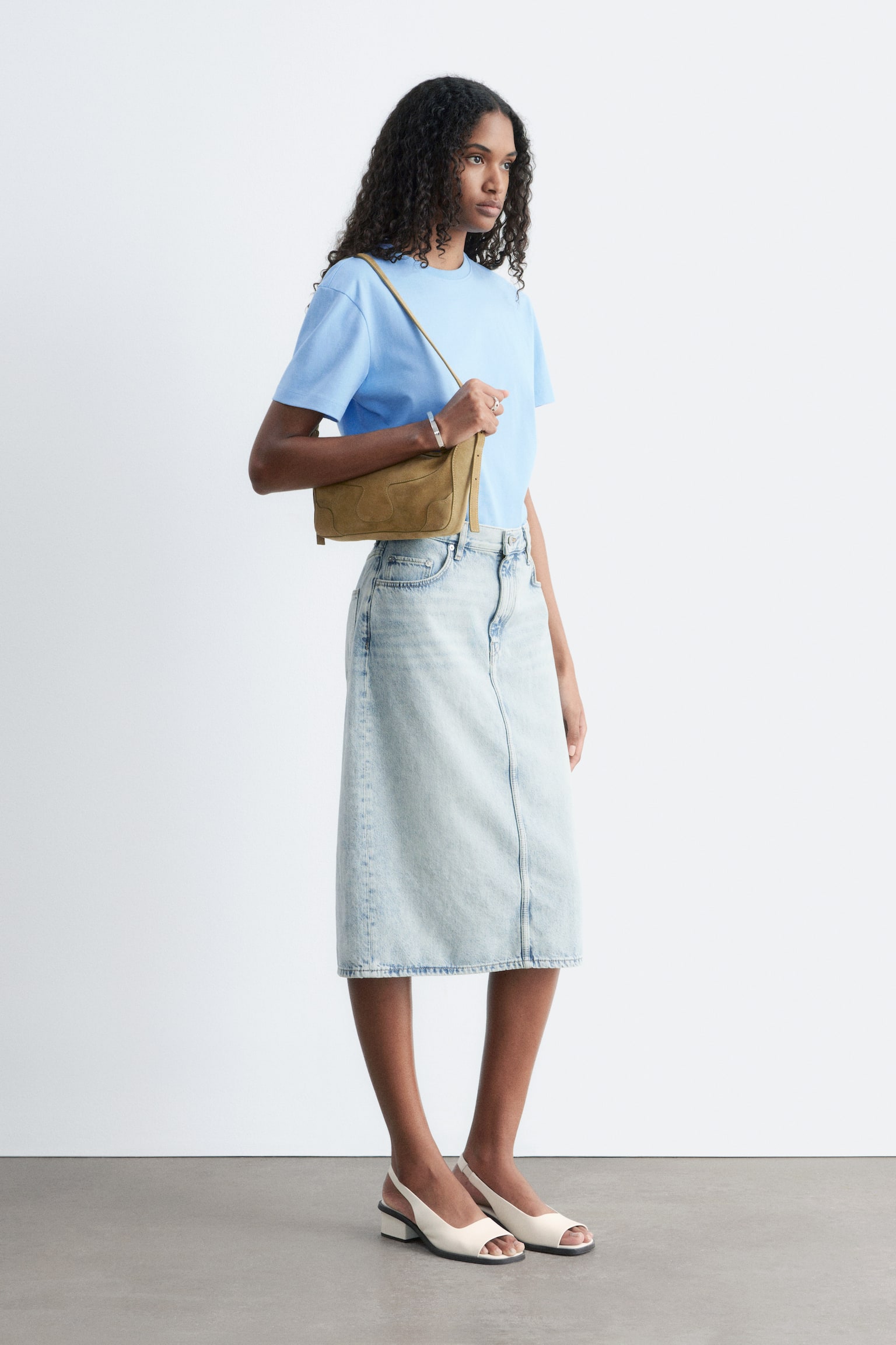 Bavlněné tričko s kulatým výstřihem - Světle Modrá/Žlutá/Bílá/Světle růžová/Tmavě hnědá/Černá/Námořnické/Bílé Pruhy/Červená - 6