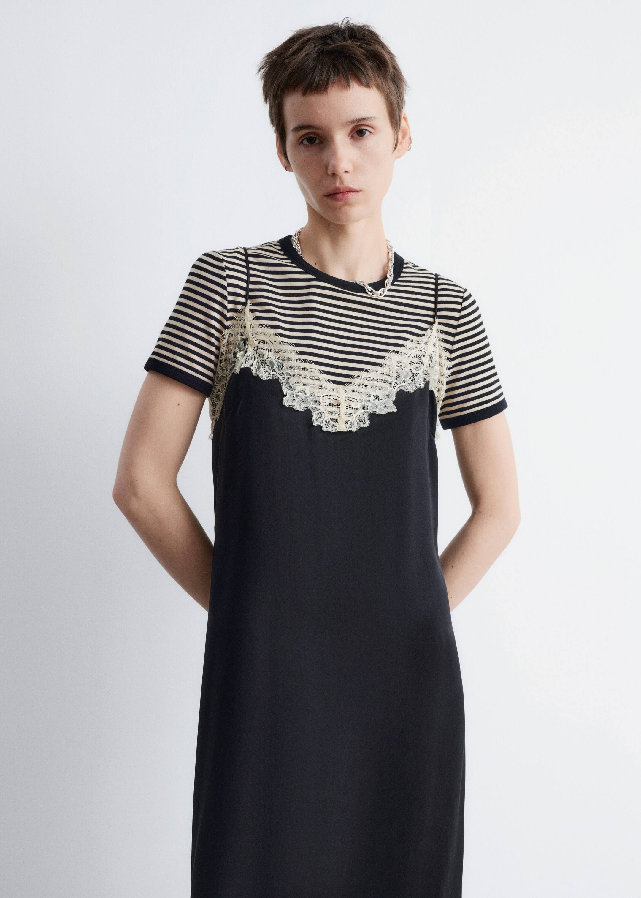 Grösseres Bild ansehen: Midi-Trägerkleid aus Satin - Schwarz - DAMEN | H&M CH 3