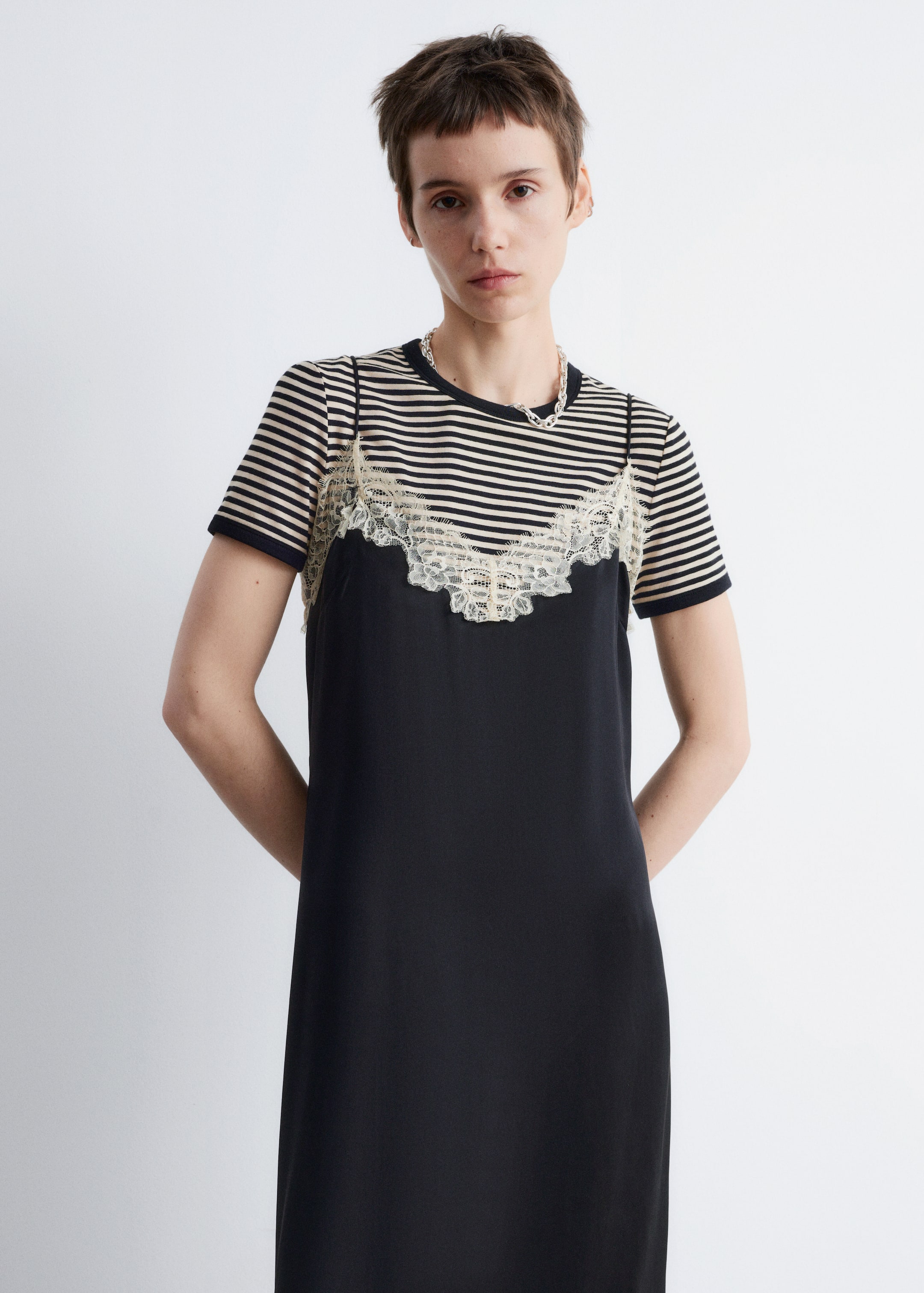 Visualizza immagine più grande: Abito sottoveste midi in raso - Nero - DONNA | H&M IT 3