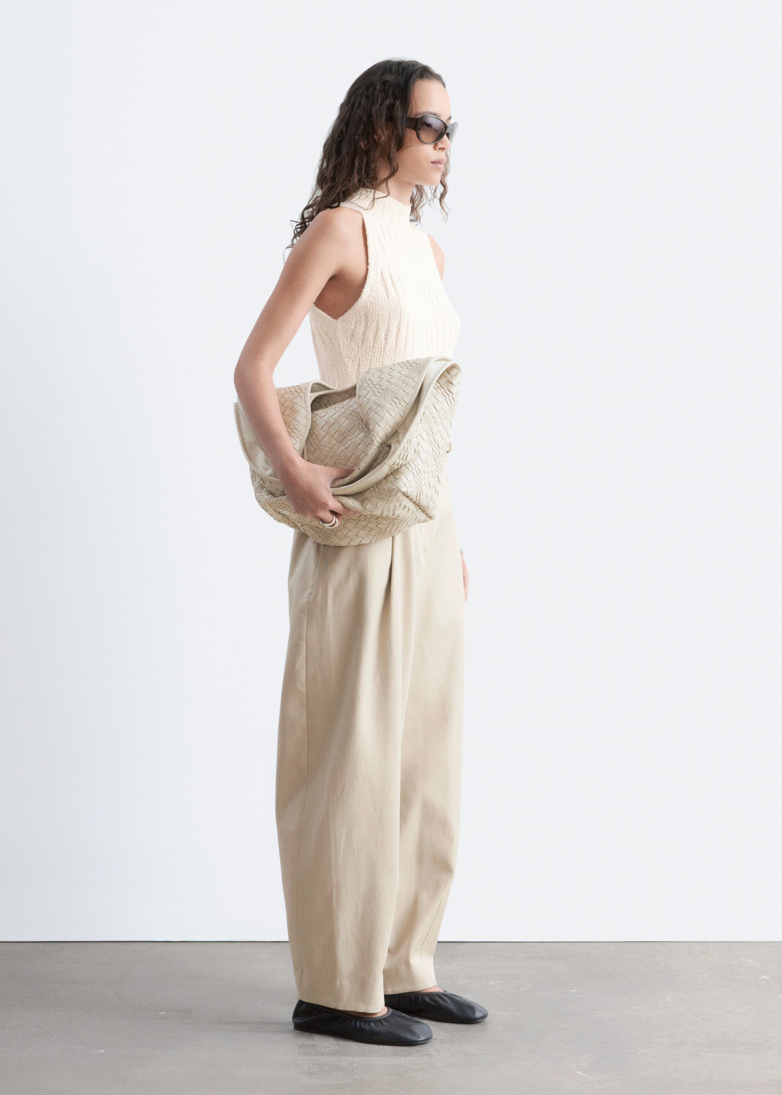 Broek met ronde pijpen - Lichtbeige - Lookbook