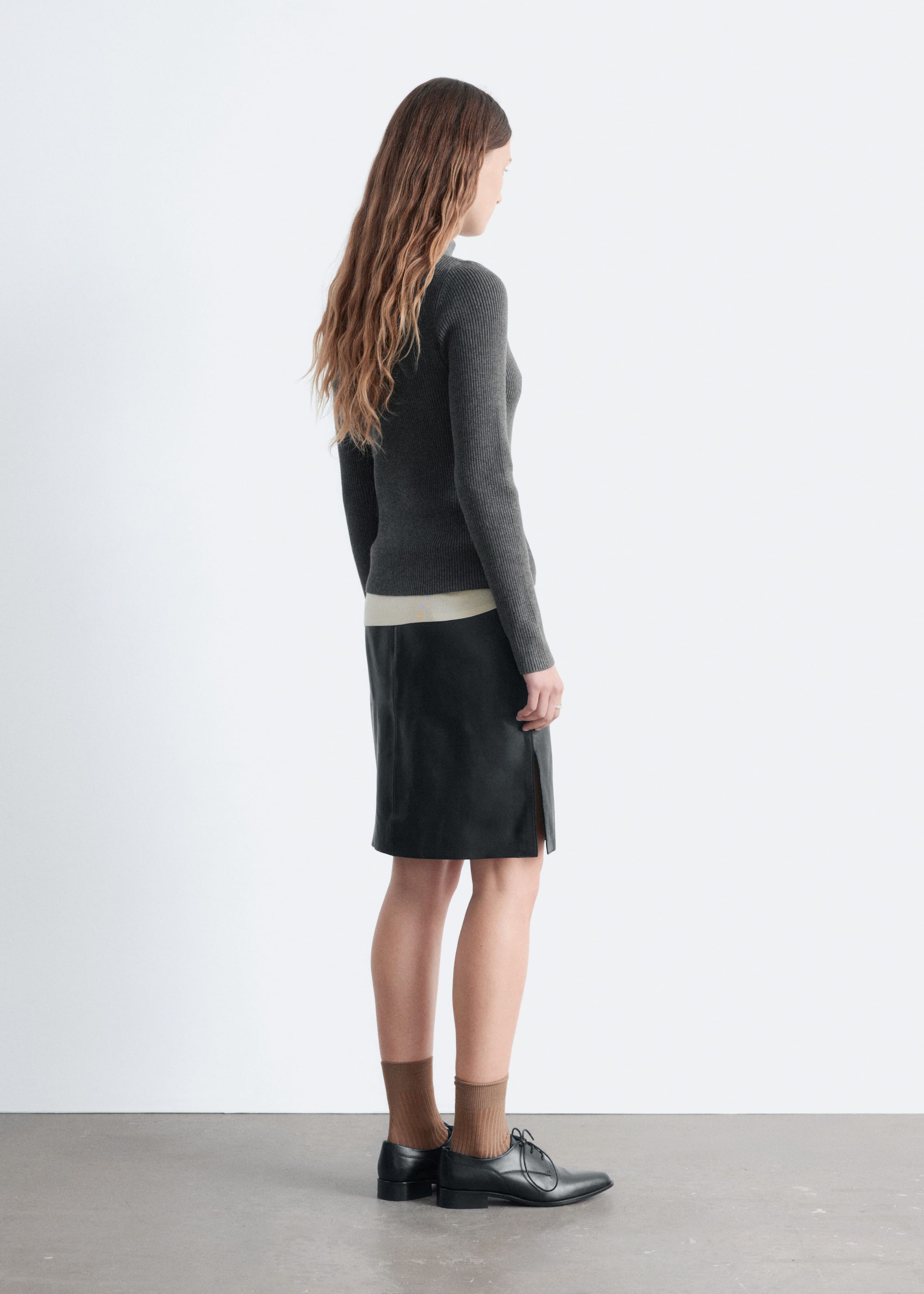 Gonna in pelle al ginocchio - Nero - Lookbook