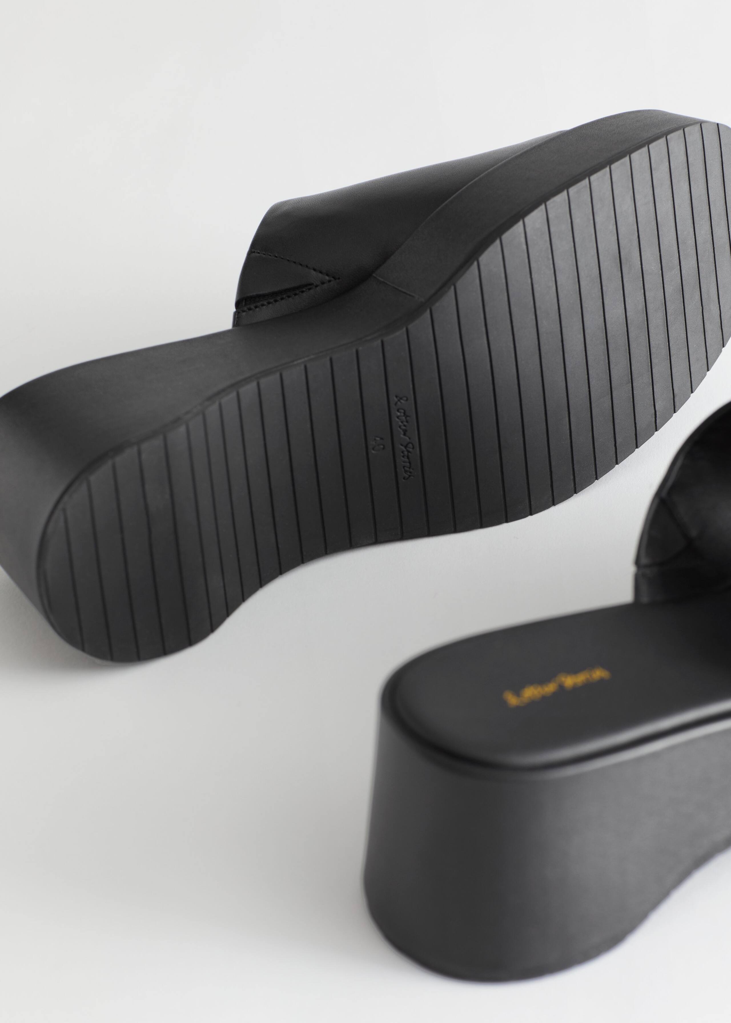 Platform Sandals - {{variantName}} - Descriptive Detail