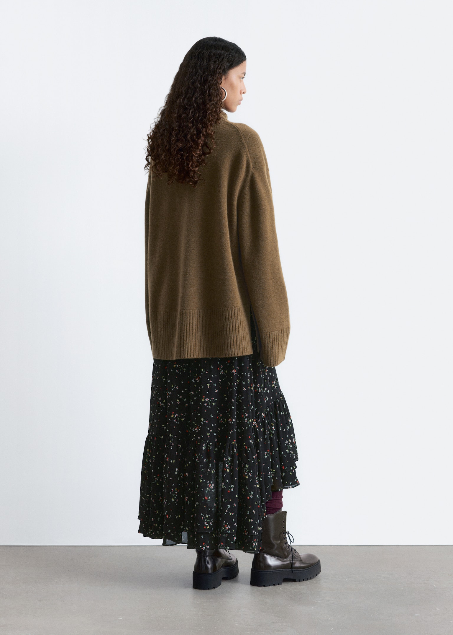Wełniany sweter oversize z golfem - Brązowy/Dark Mole/Ciemnoczerwony/Czarny - 4