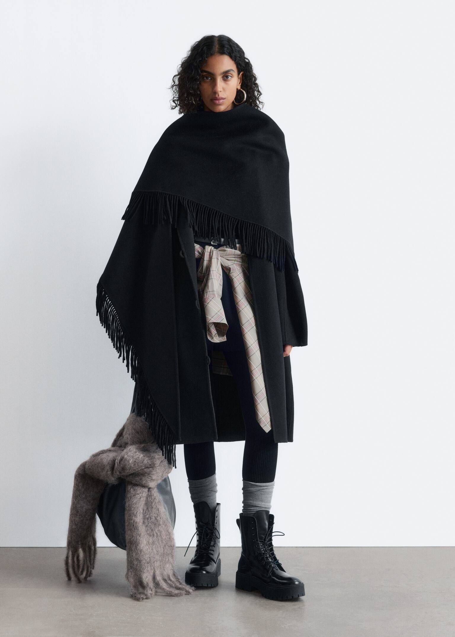 Cappotto in lana con collo sciallato con frange - Nero