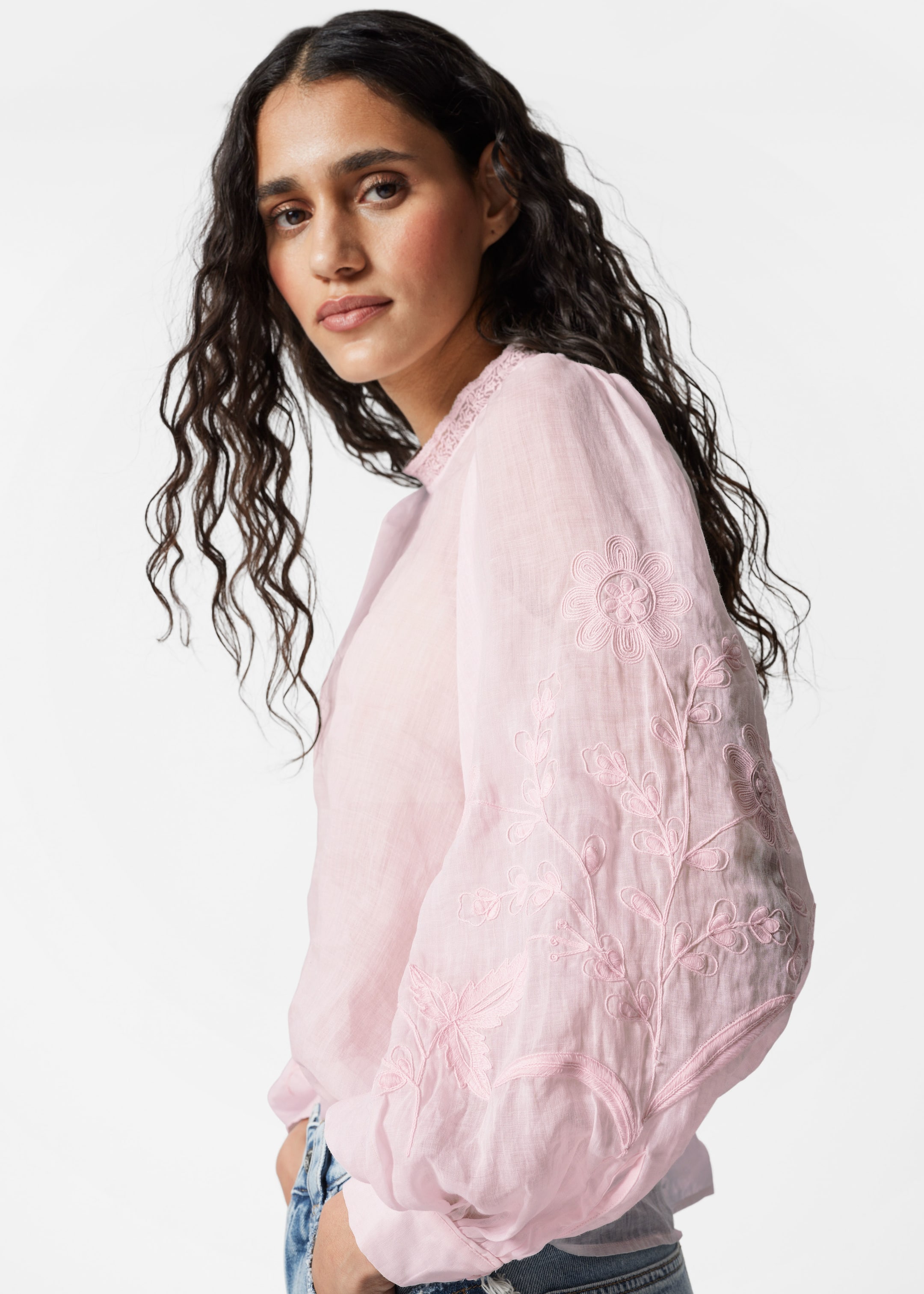 Ver imagen más grande: Blusa de ramio bordada - Rosa claro - MUJER | H&M ES 3