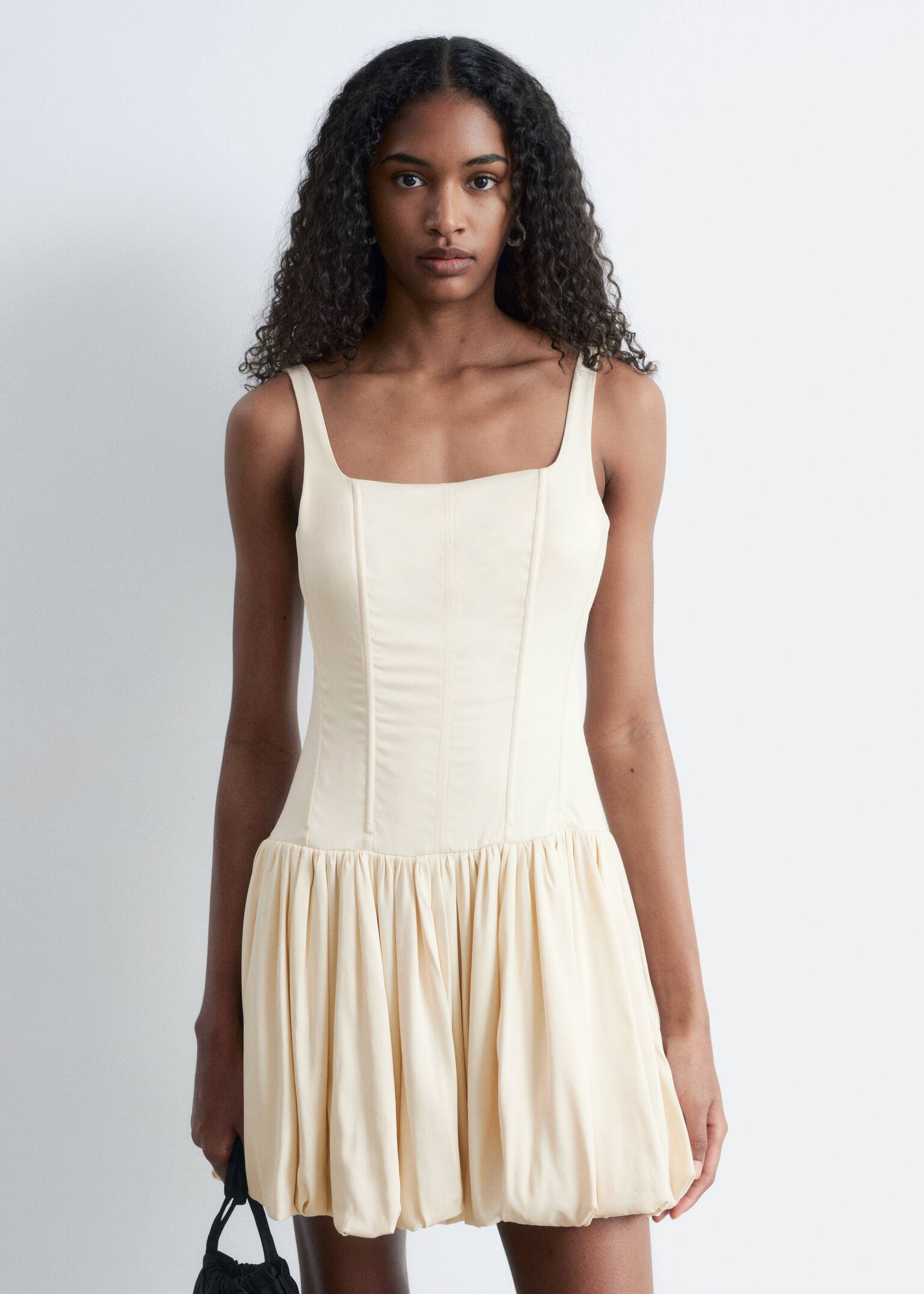 Kort korset-kjole med bobleskørt - Flødefarvet - 4