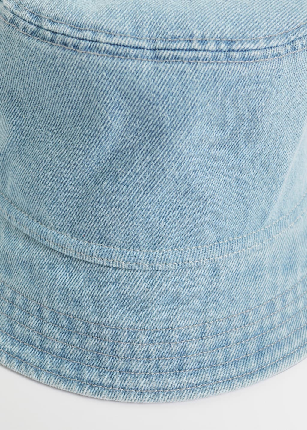Bucket hat i denim – {{variantName}} – detaljerad beskrivning