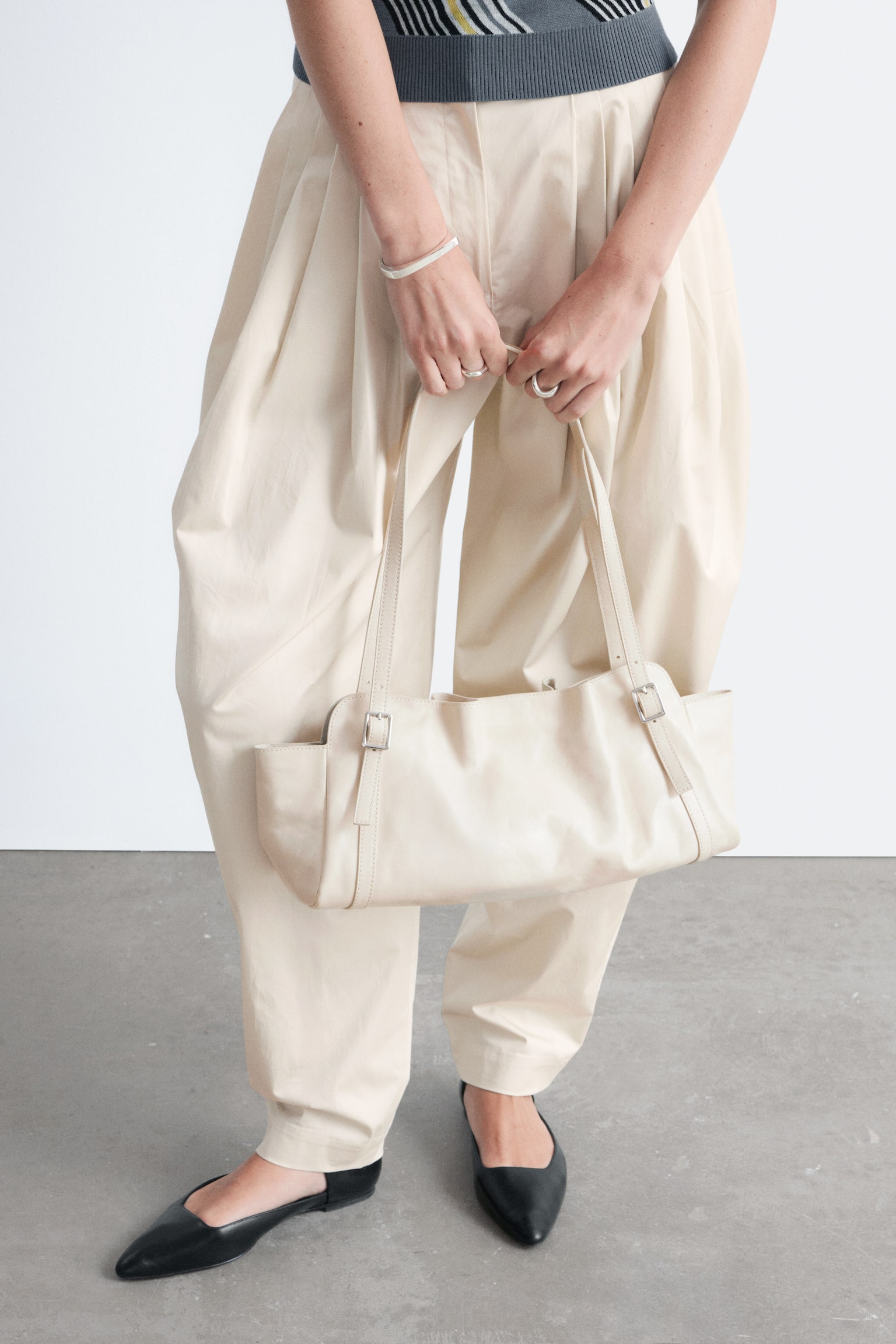 Bolso de hombro de perfil bajo en piel - Beige/Mint - 4