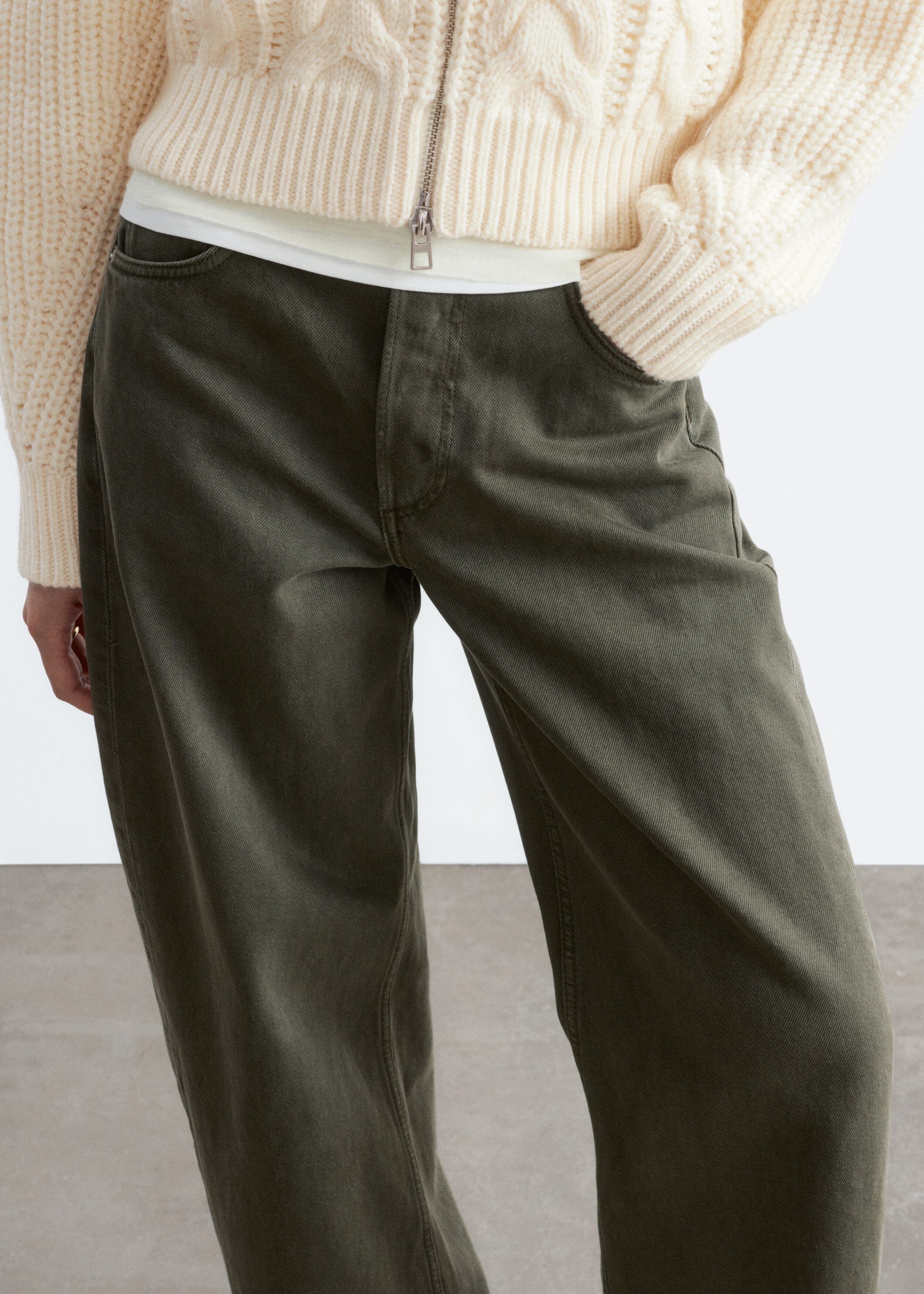 Barrel-Leg Jeans - Dark Green - Lookbook