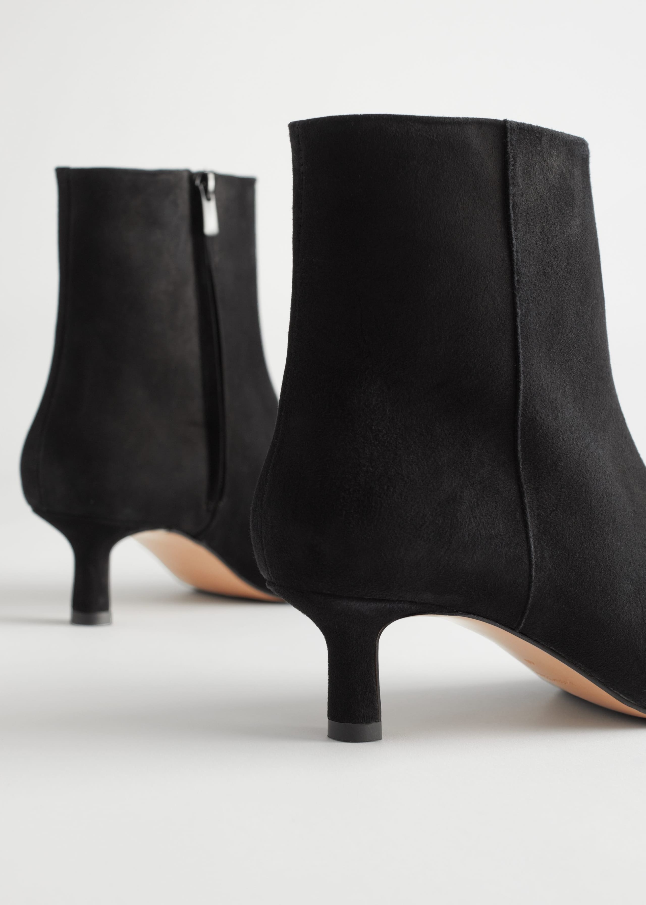 Suede Kitten Heel Ankle Boots - {{variantName}} - Descrizione dettagliata