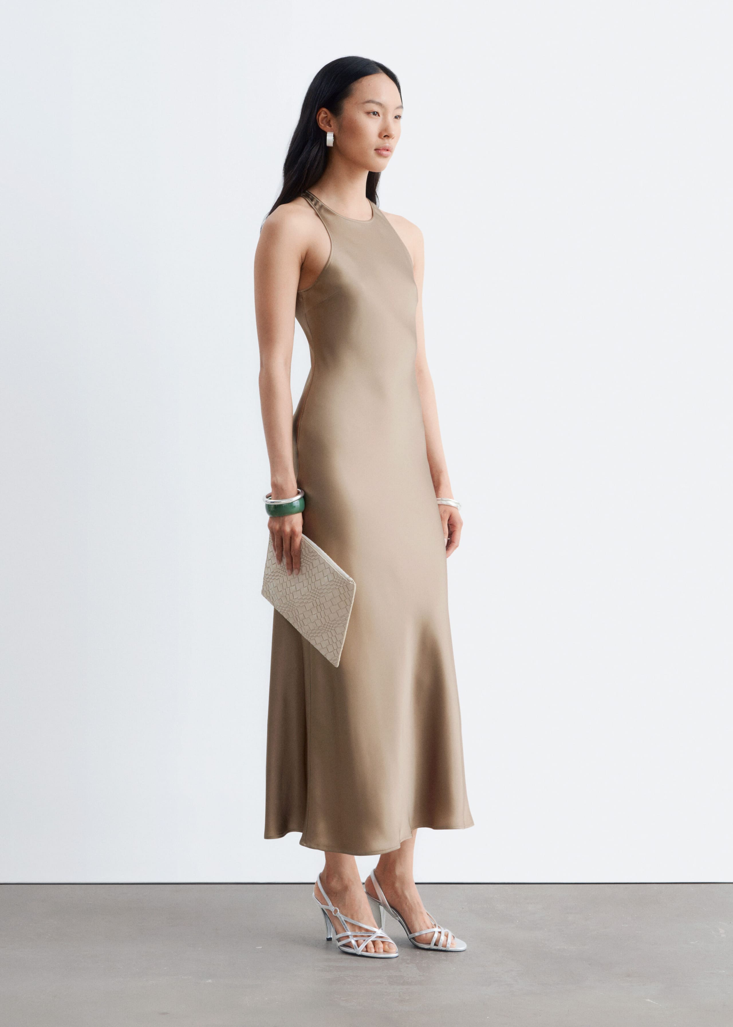 Ärmelloses Midikleid aus Satin - Rosa - Lookbook