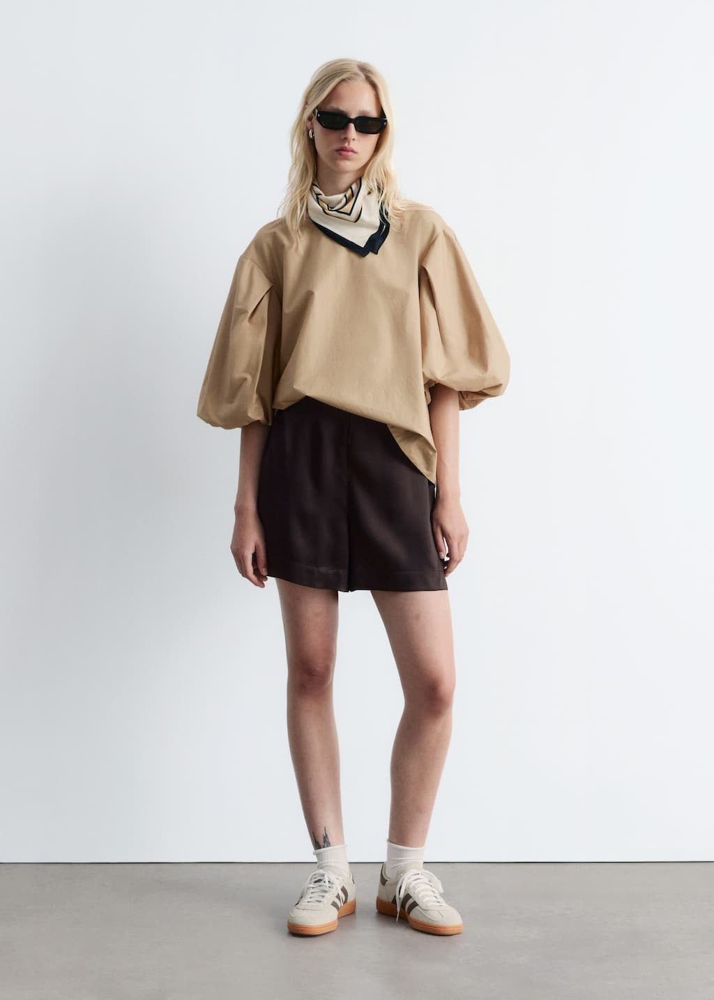 Image of Blusa con voluminose maniche a sbuffo