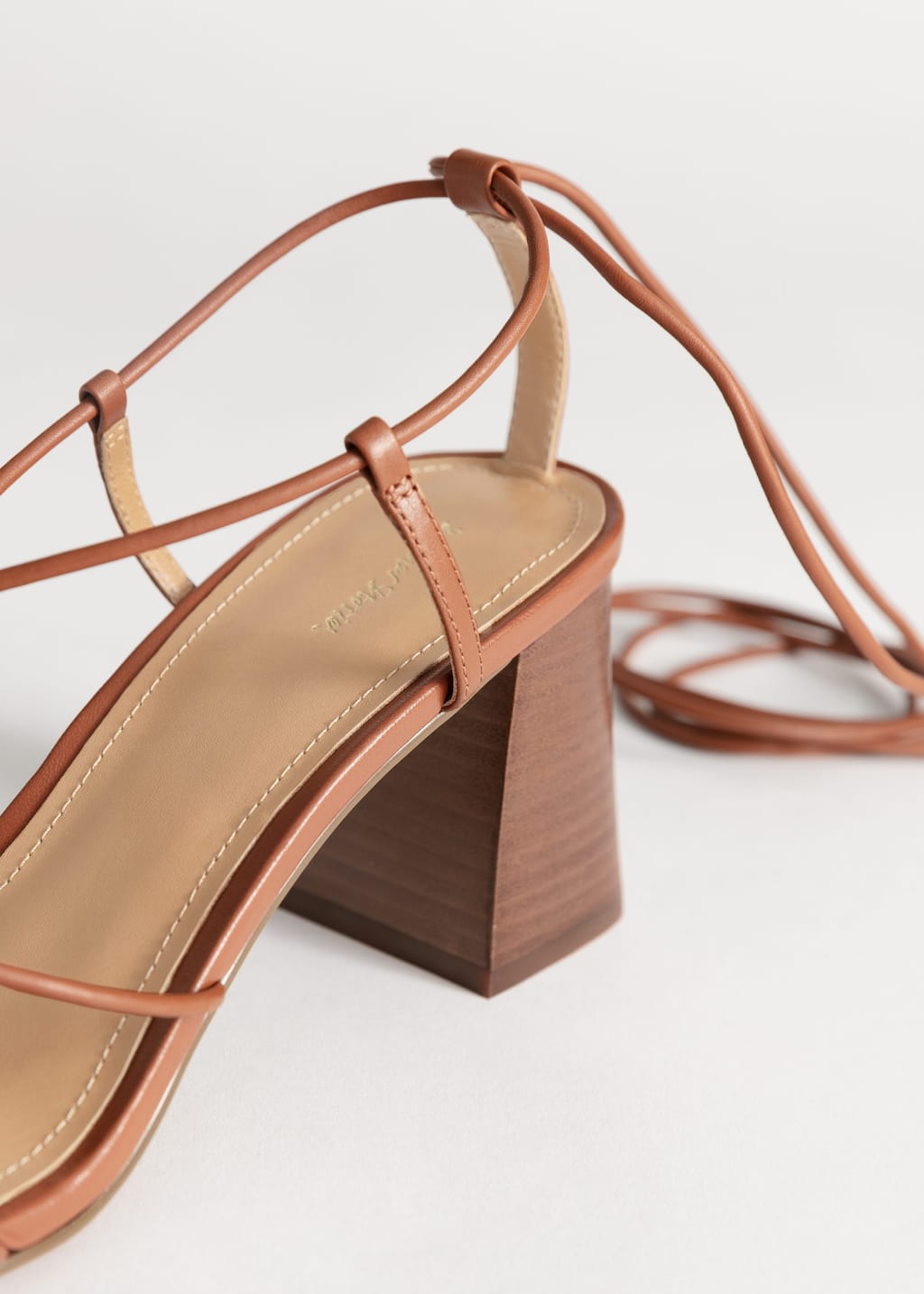 Leather Strappy Lace Up Heeled Sandals - {{variantName}} - Descrizione dettagliata