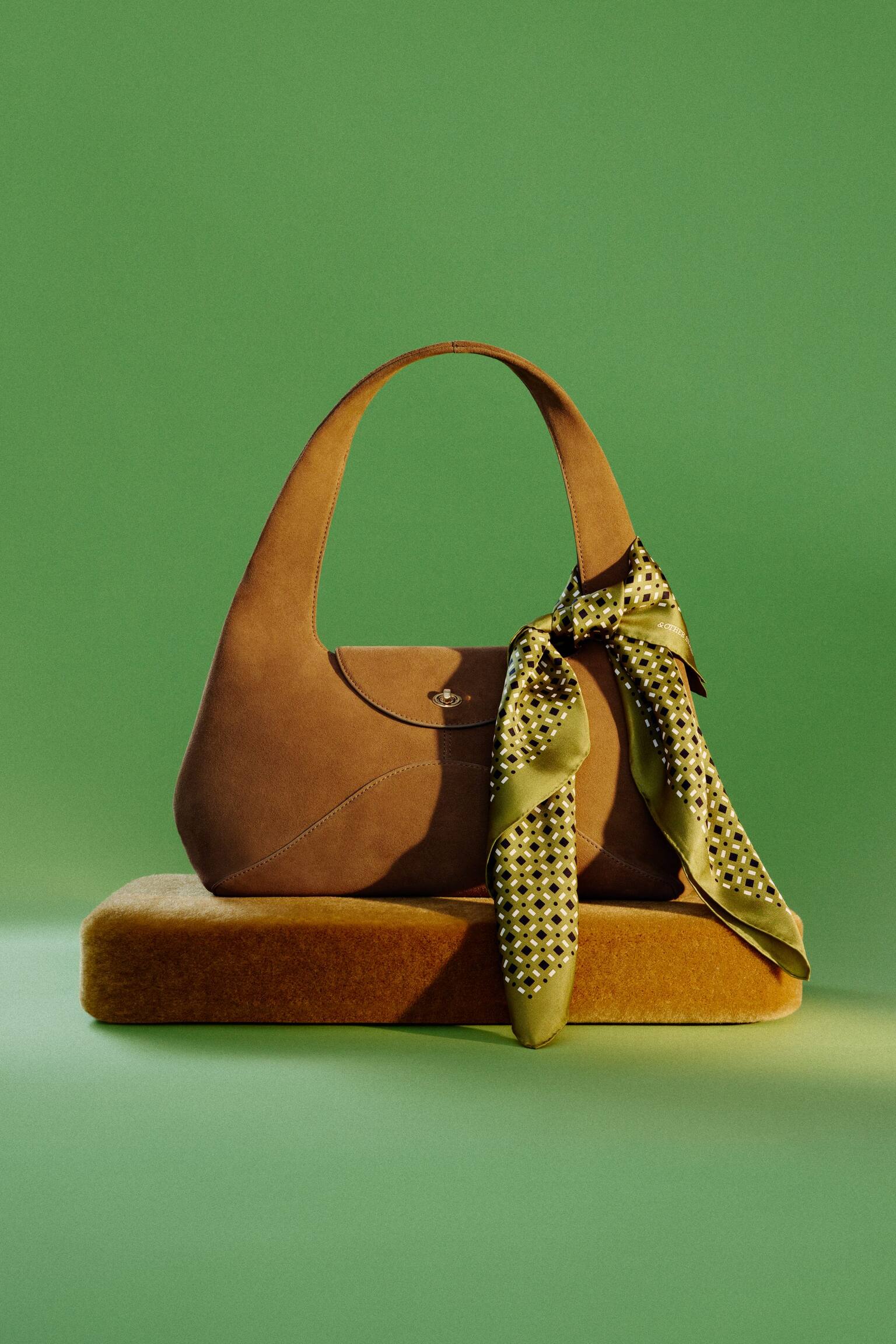 Abgerundete Schultertasche - Beige/Dunkelbraun - 6