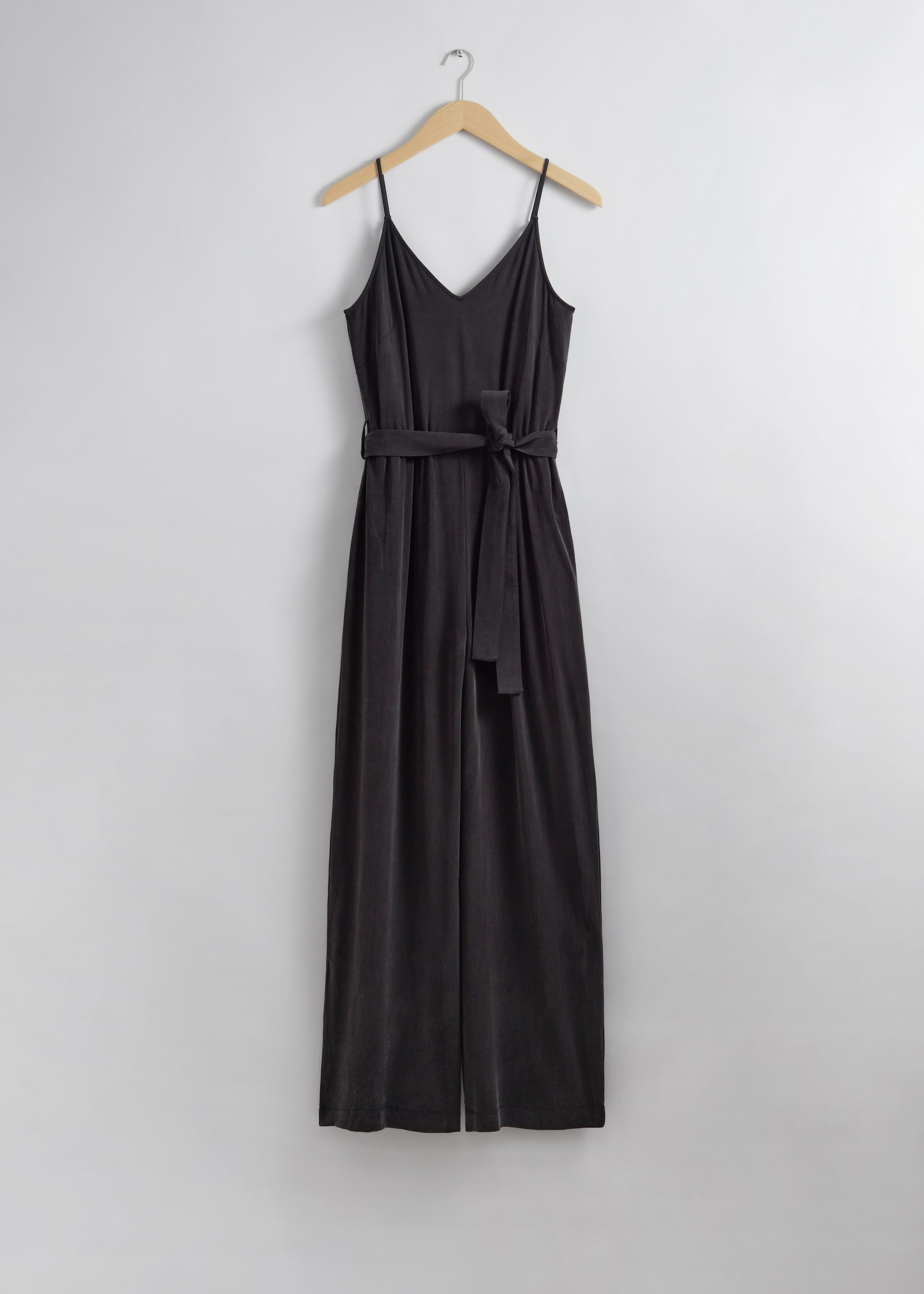 Grösseres Bild ansehen: Jumpsuit mit schmalen Trägern und Gürtel - Schwarz - DAMEN | H&M CH 1