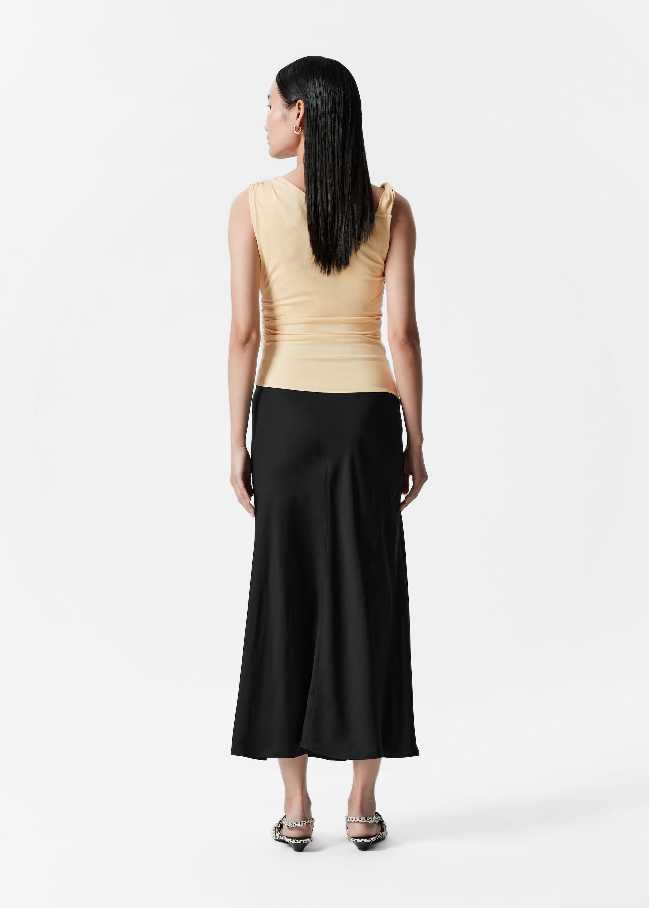 Se større billede: Midinederdel i satin - Sort - DAME | H&M DK 3