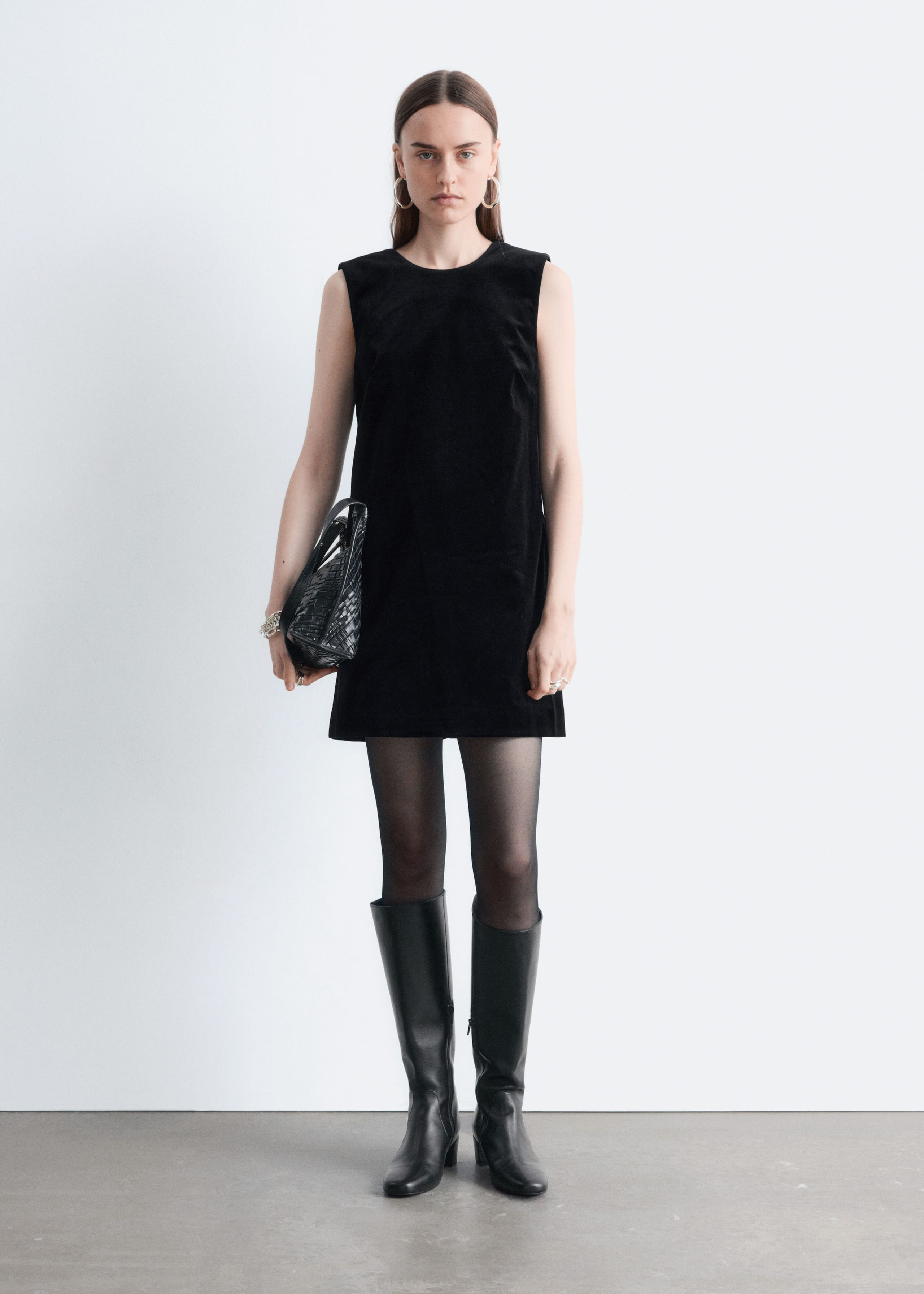 Image of Minikleid aus Samt mit Rückenausschnitt