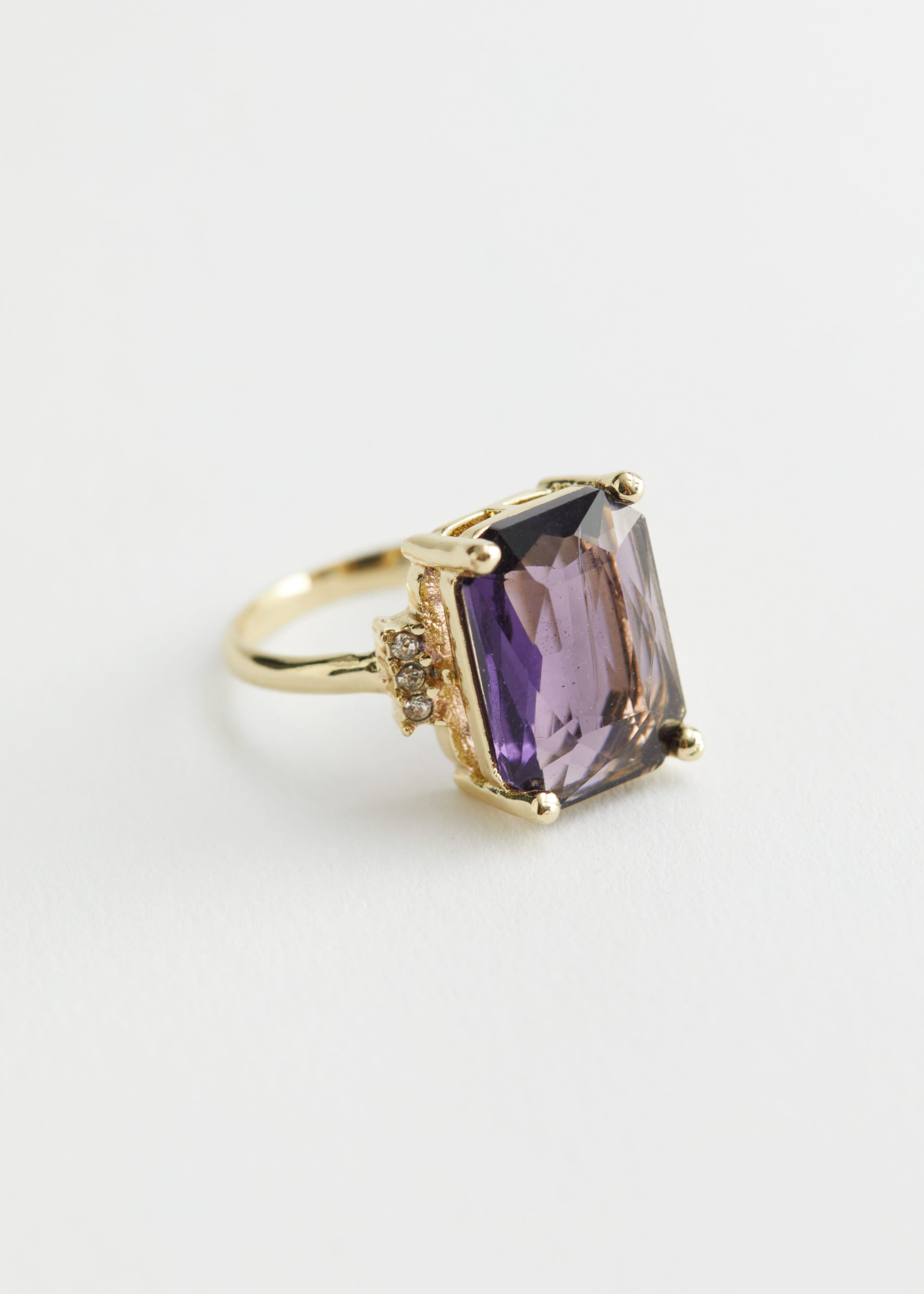 Anillo de cristal facetado - Verde oliva - Bodegón