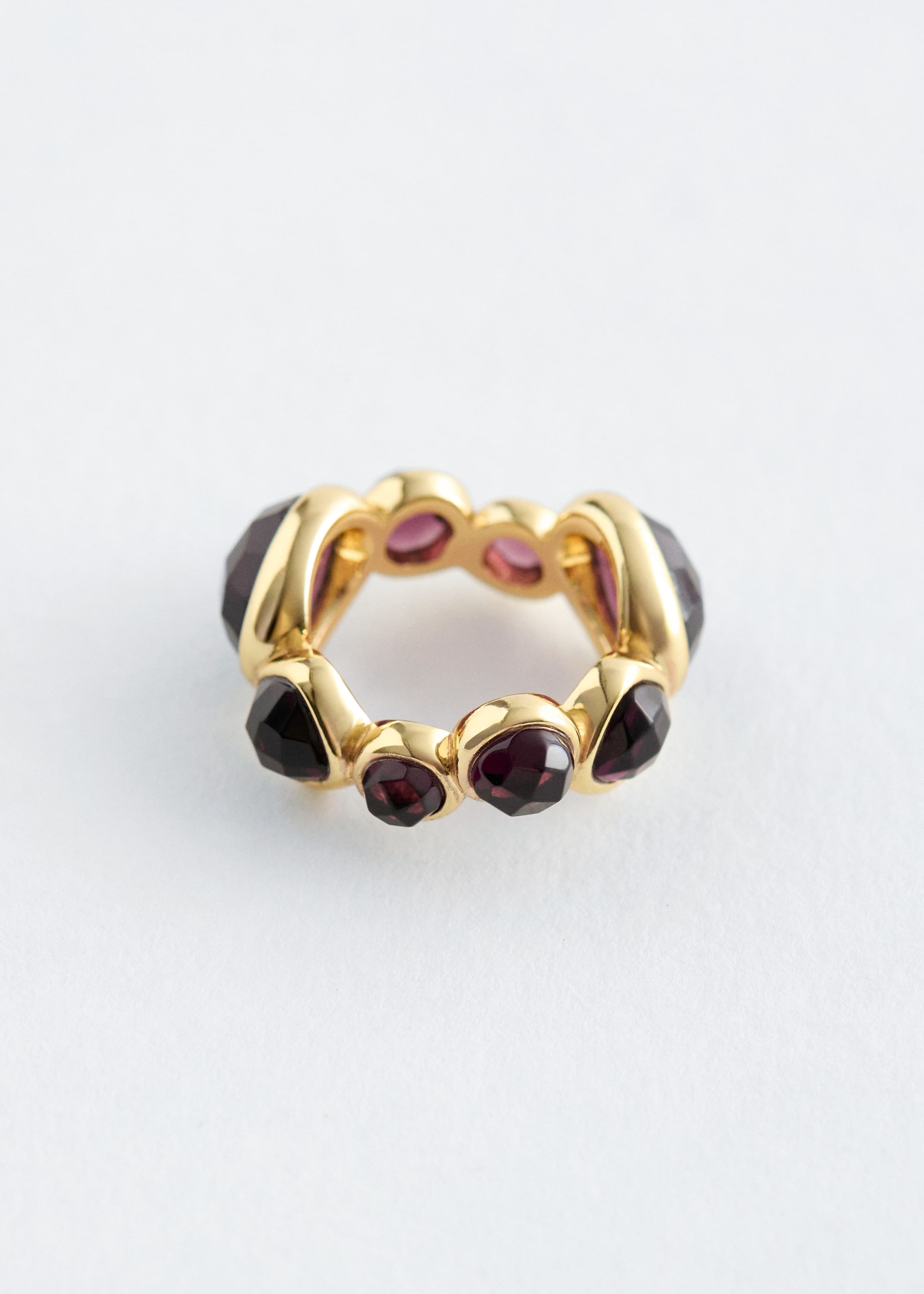 Image of Unregelmäßig geformter Ring mit Kristallsteinen