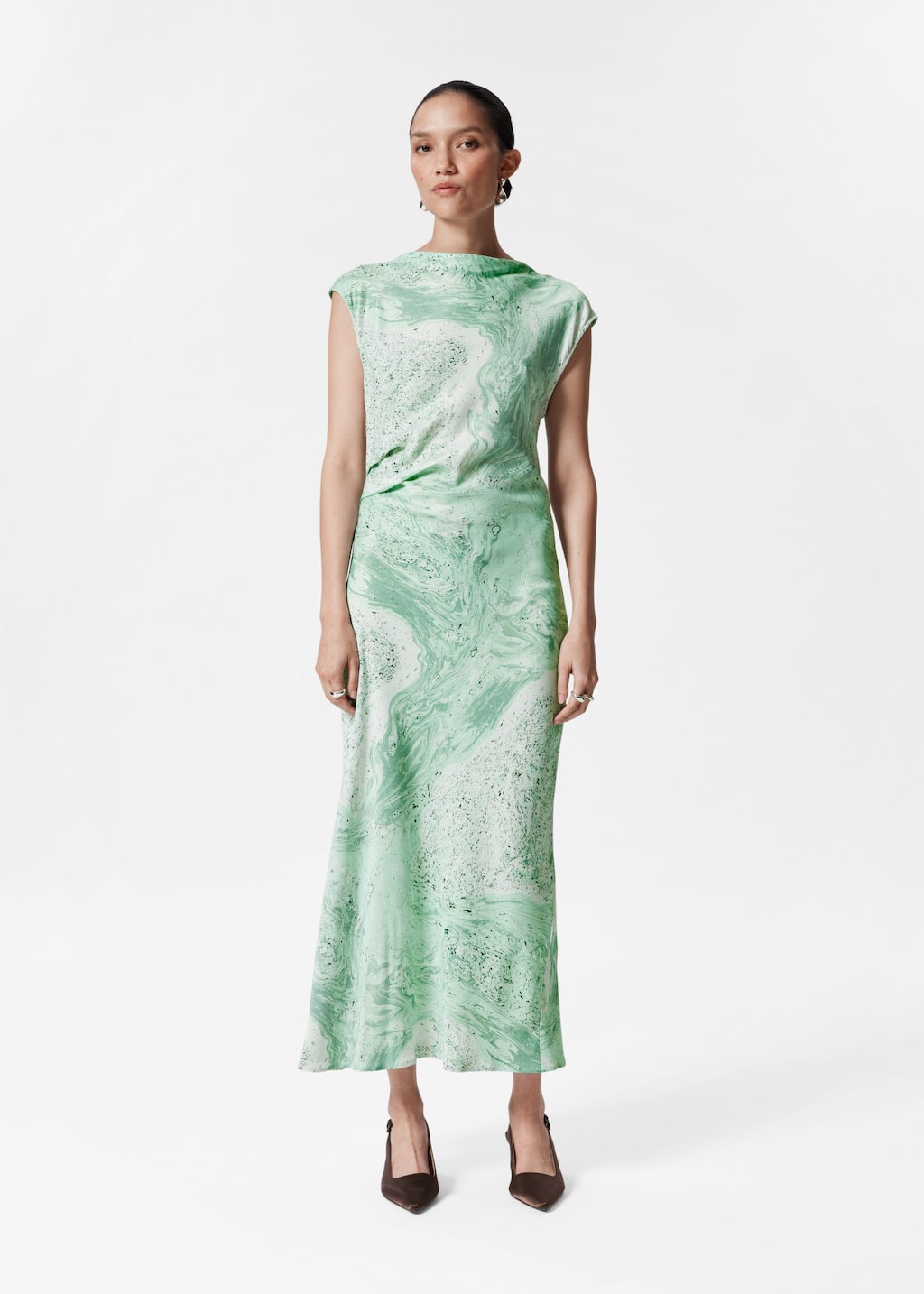 Vestido midi de satén con corte al bies - Verde - Lookbook