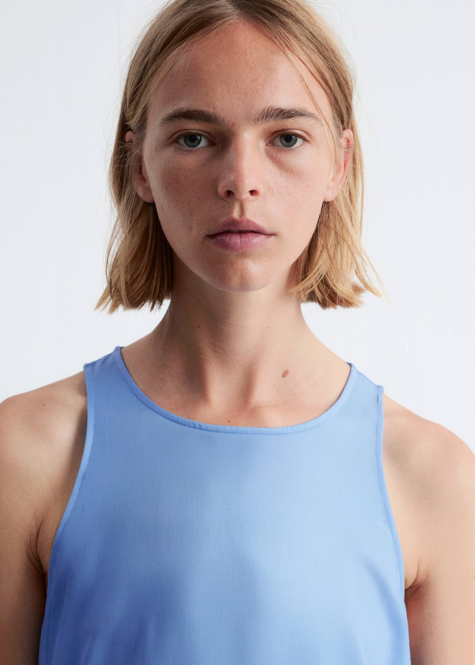 Minivestido con volantes - Celeste/Negro/Estampado rosa - 4