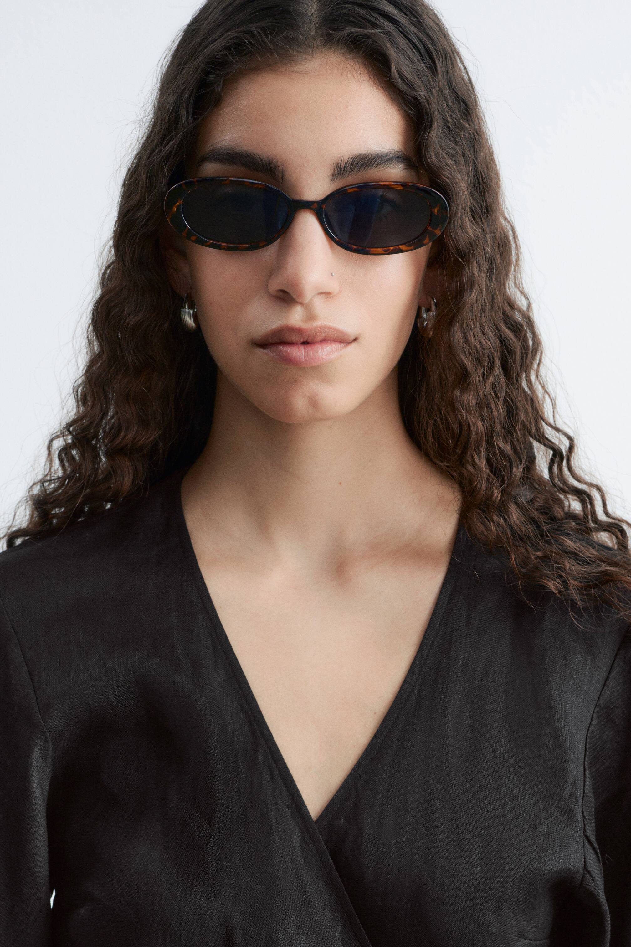 Se større billede: Slå om-minikjole i hør - Sort - DAME | H&M DK 1