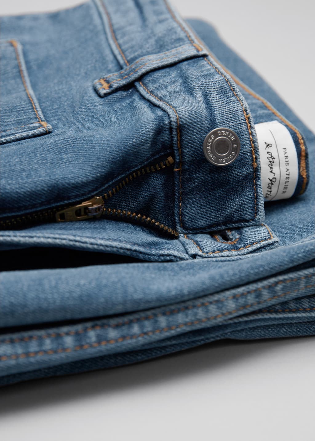 Flared Jeans - {{variantName}} - Descriptive Detail