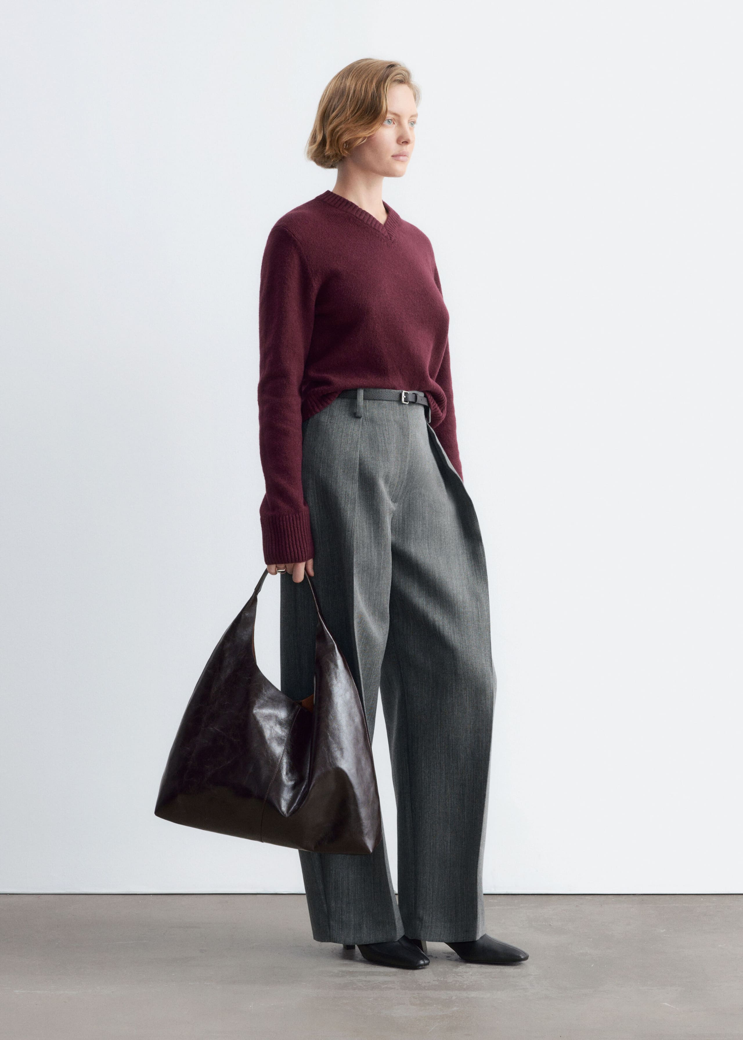 Pull à col en V côtelé - Rouge foncé - Lookbook