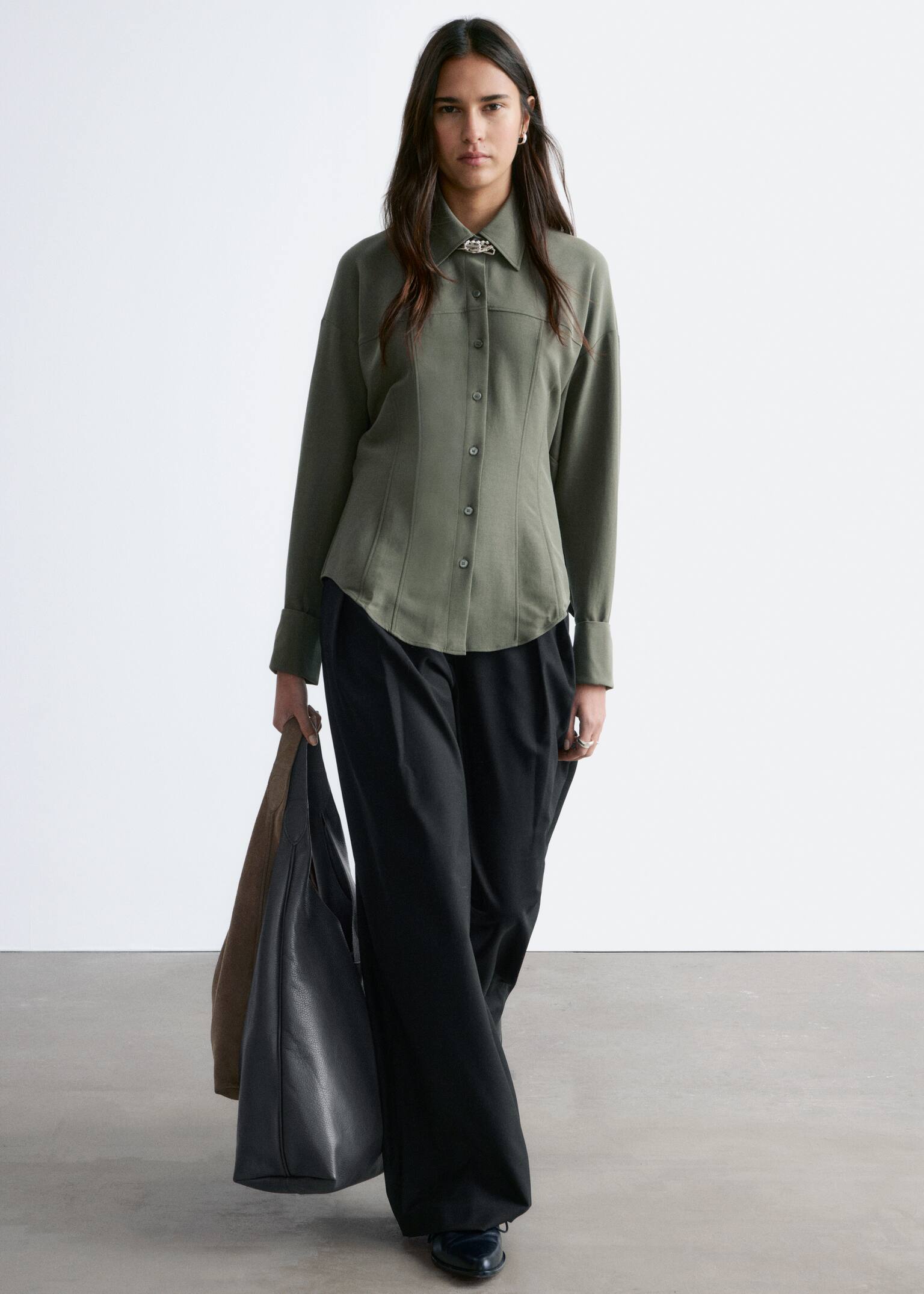 Figursyet skjorte med ballonærmer - Mørk kakigrøn/Sort - 8