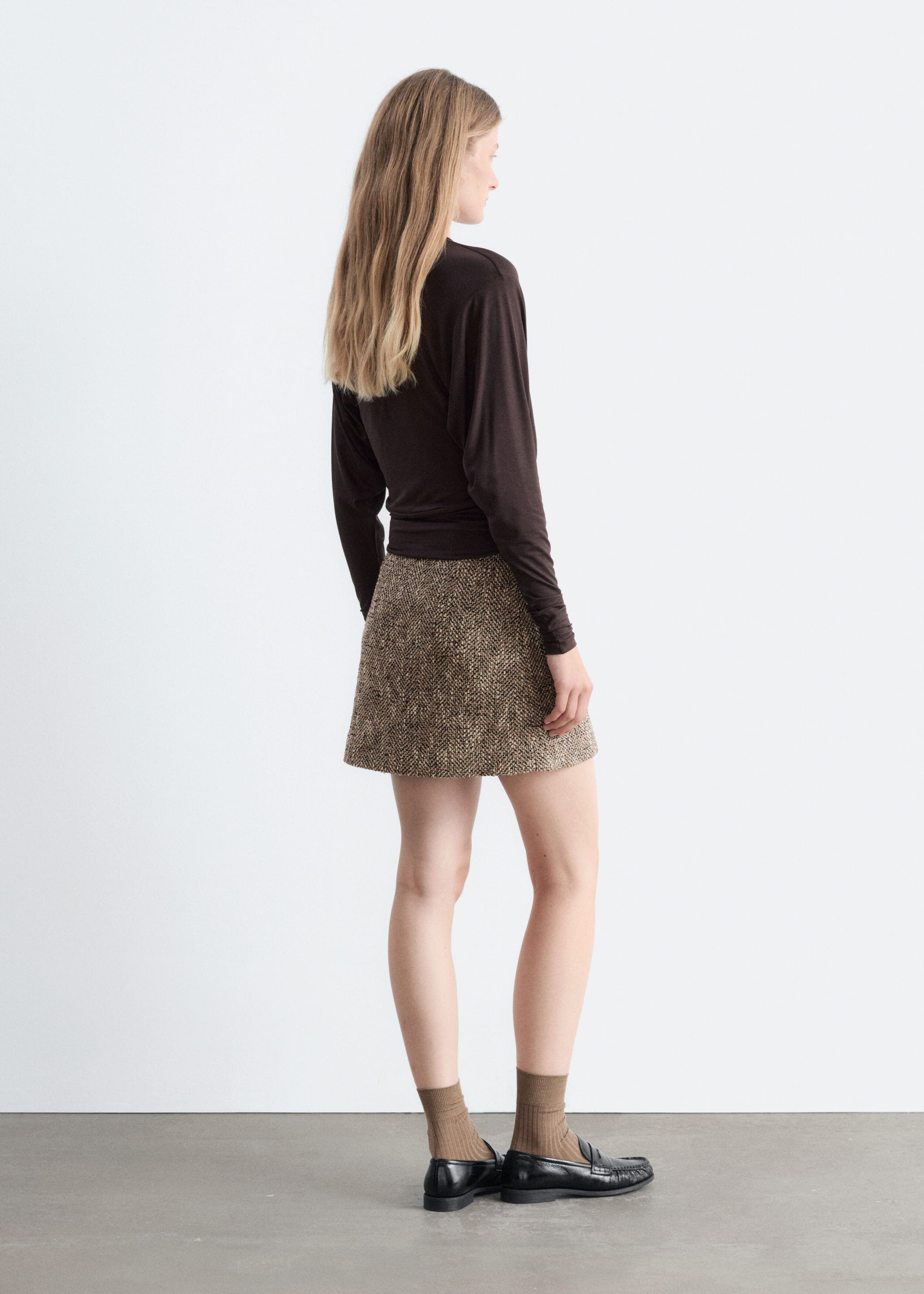 Jersey-Oberteil mit gedrehtem Detail vorne - Dunkelbraun - Lookbook