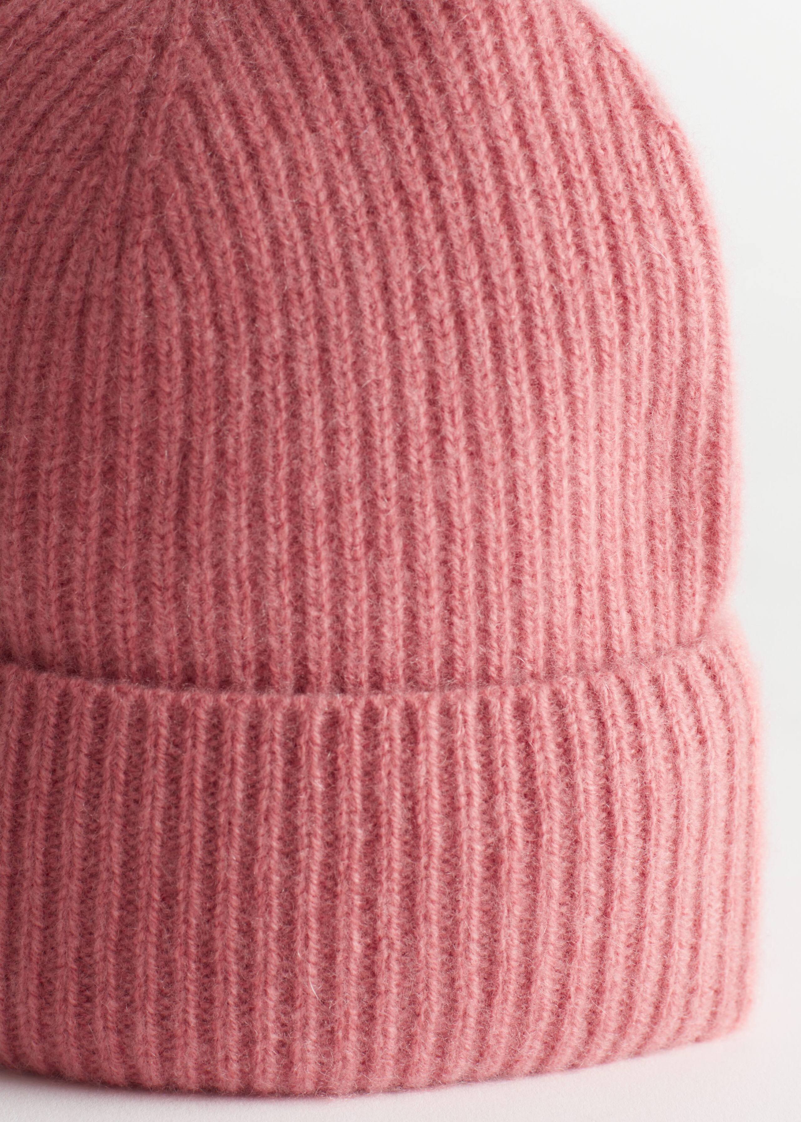 Ribbed Cashmere Knit Beanie - {{variantName}} - Descriptive Detail