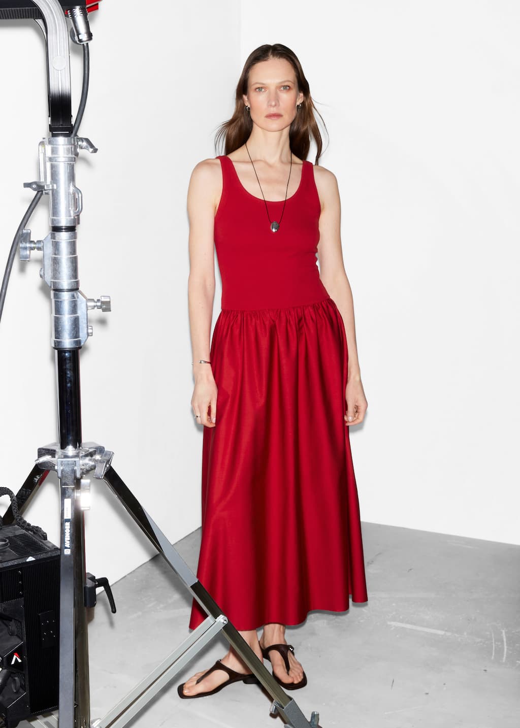 Midiklänning – Mörkröd – lookbook