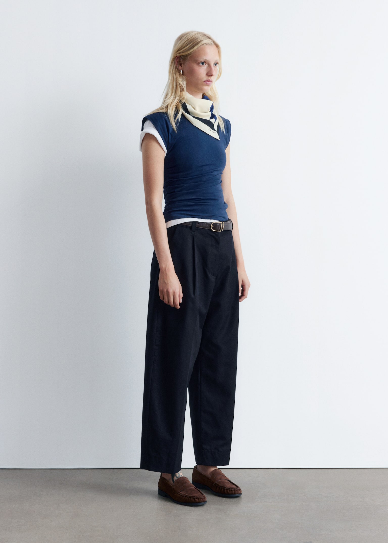 Pantalon fuselé à plis marqués - Noir/Beige