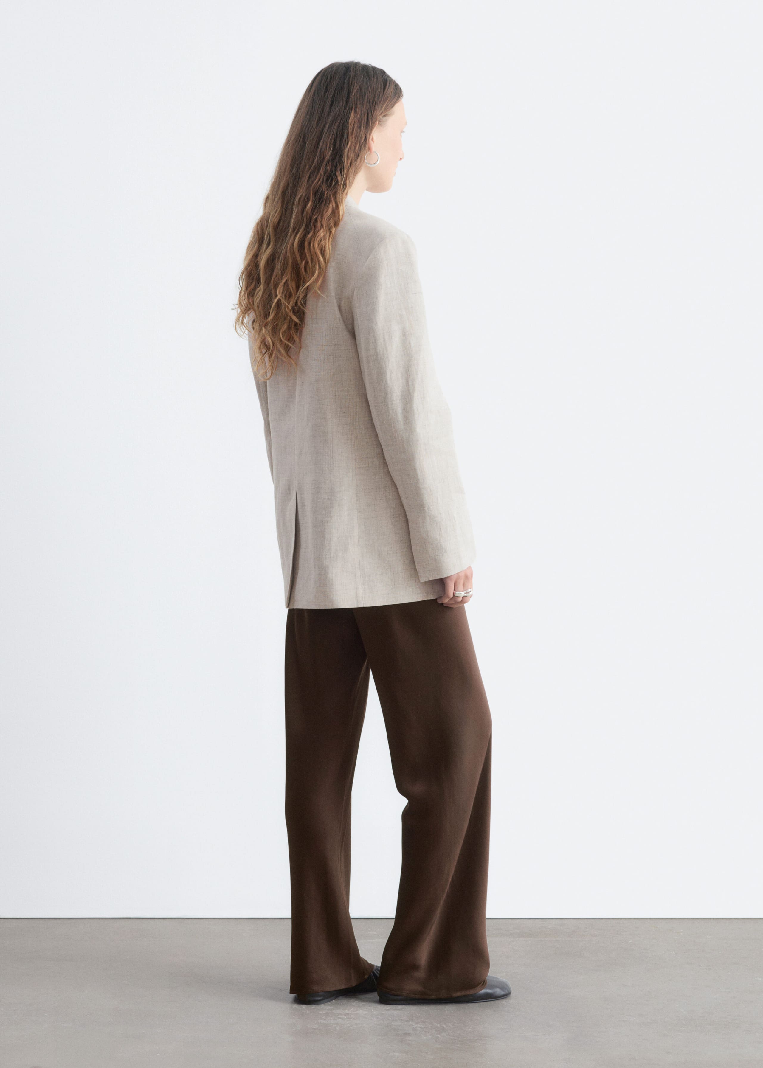 Kavaj i bomulls- och linneblandning – lös passform – Ljusbeige – lookbook