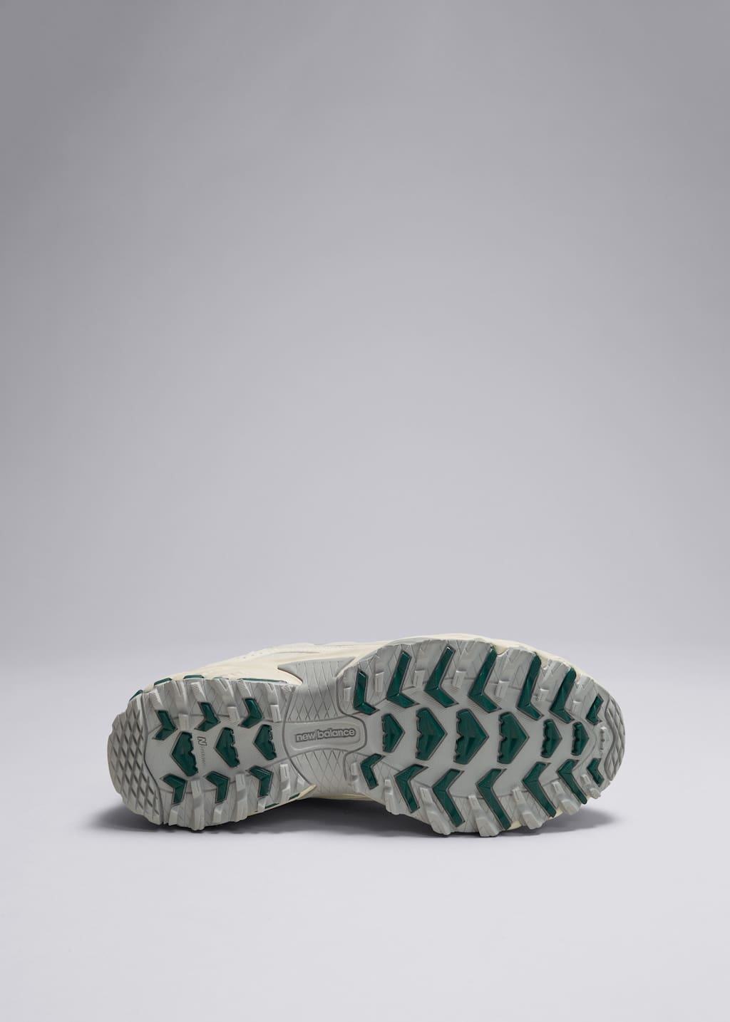 Sneakersy New Balance 610 – Biały/Szary – Martwa natura