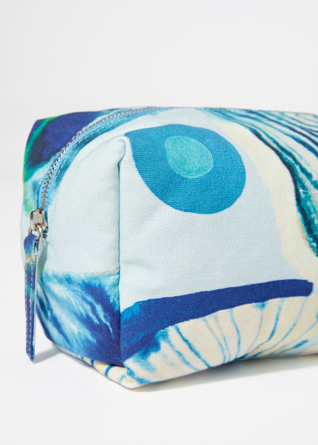 Image of Trousse de toilette en toile