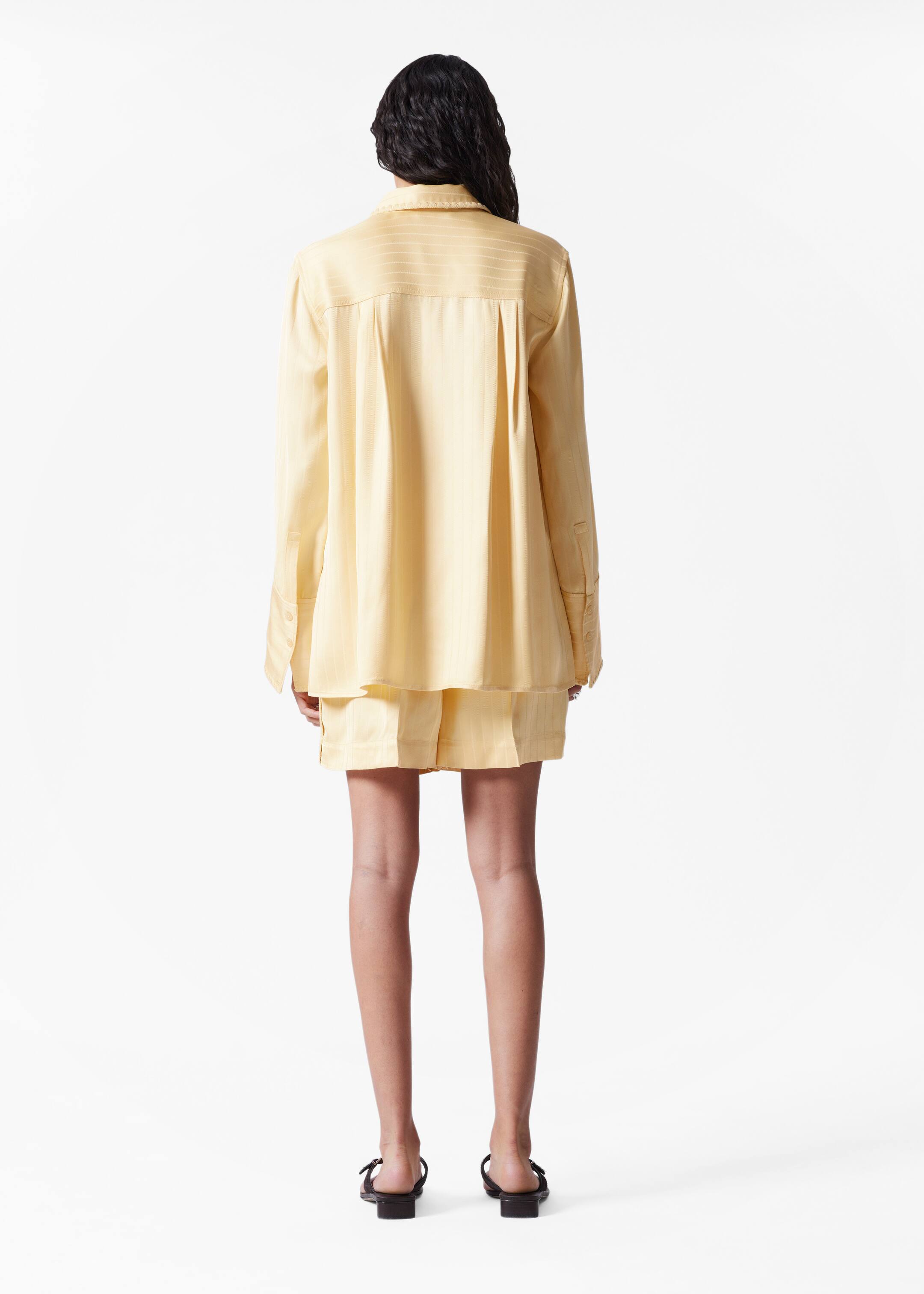 Grösseres Bild ansehen: Jacquard-Shorts mit Bügelfalten - Hellgelb - DAMEN | H&M CH 3